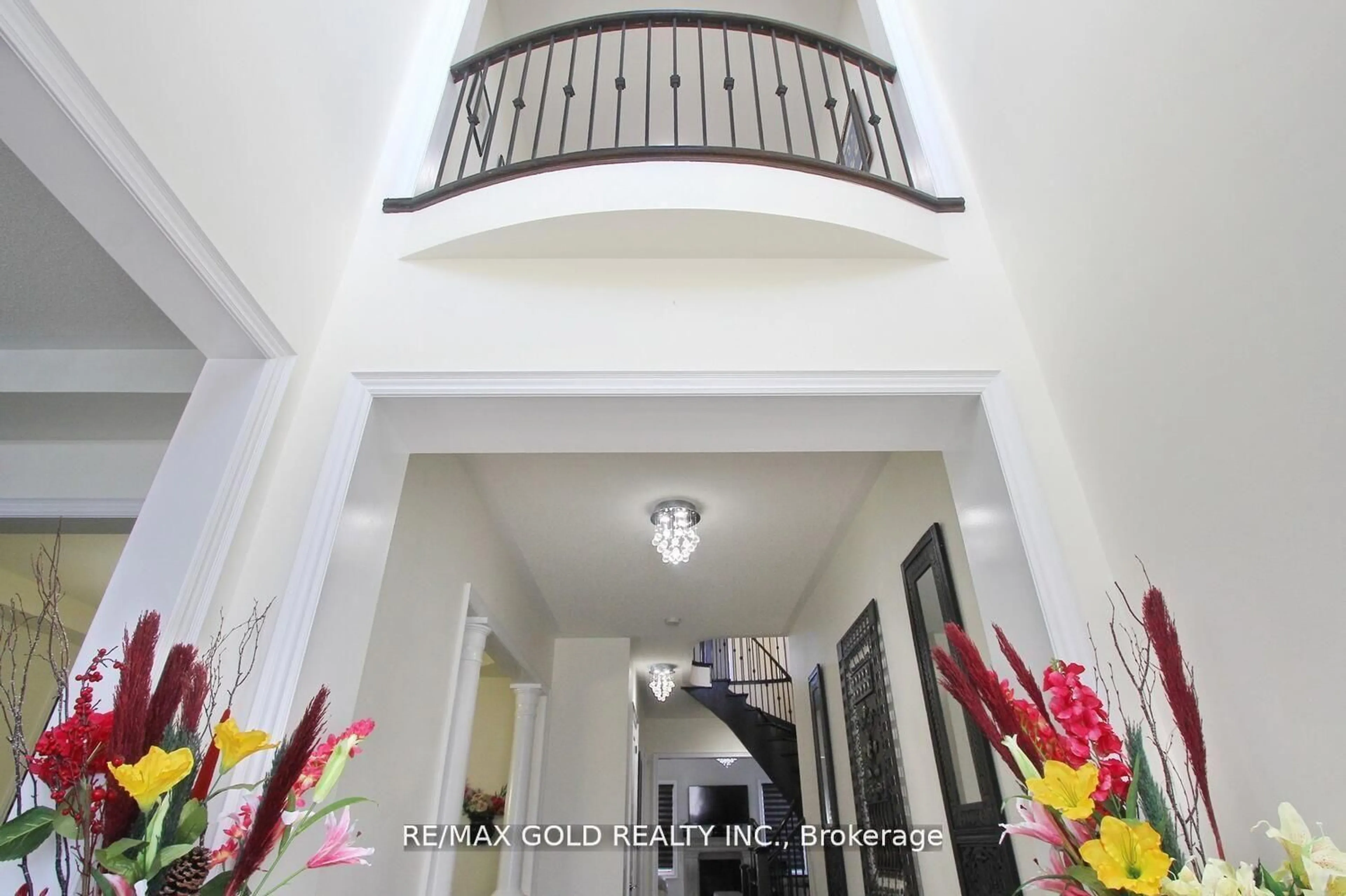 Indoor foyer for 14 Ladbrook Cres, Brampton Ontario L6X 5H6