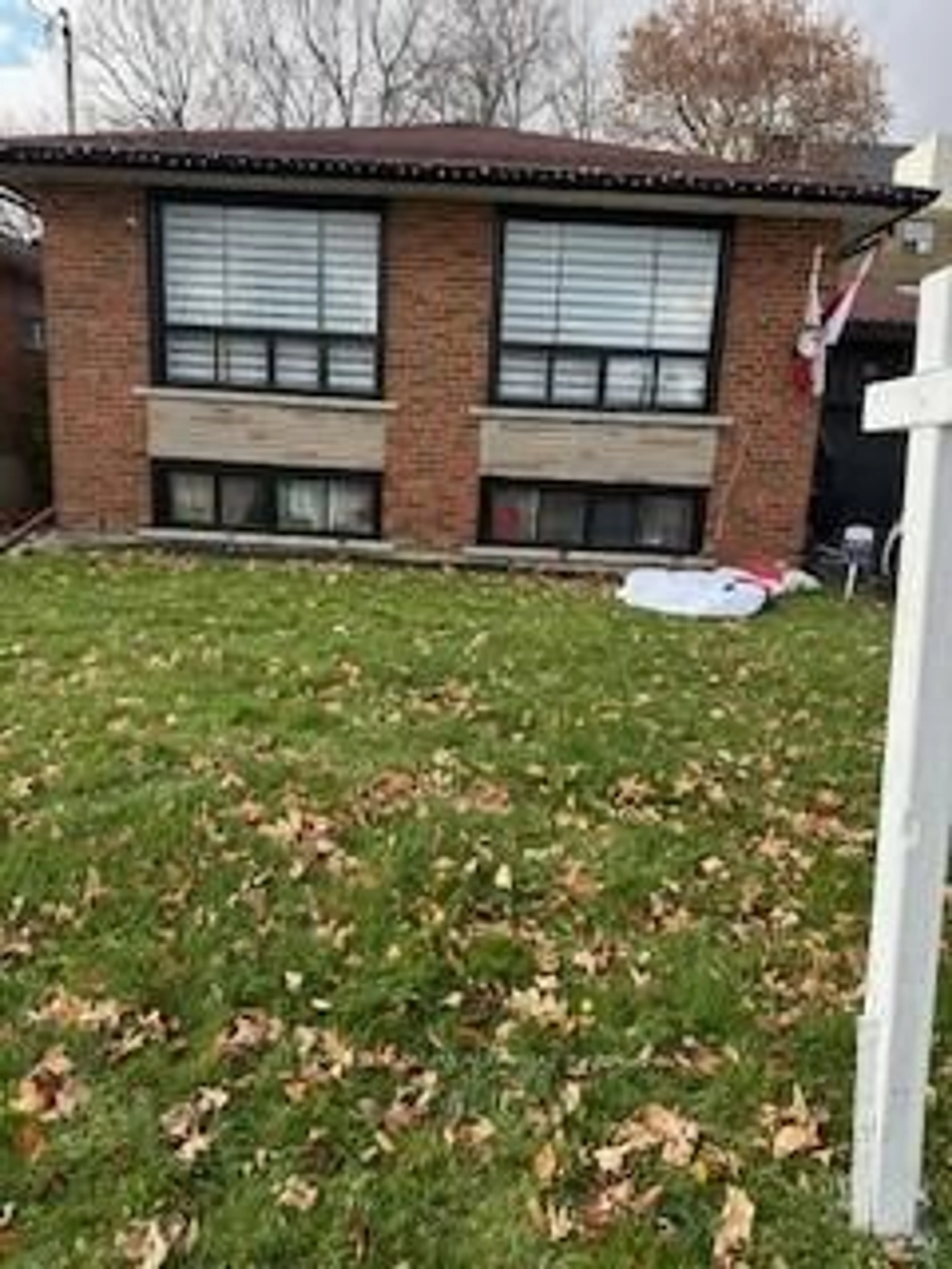 A pic from outside/outdoor area/front of a property/back of a property/a pic from drone, street for 52 Watercliffe Rd, Toronto Ontario M9W 4E7