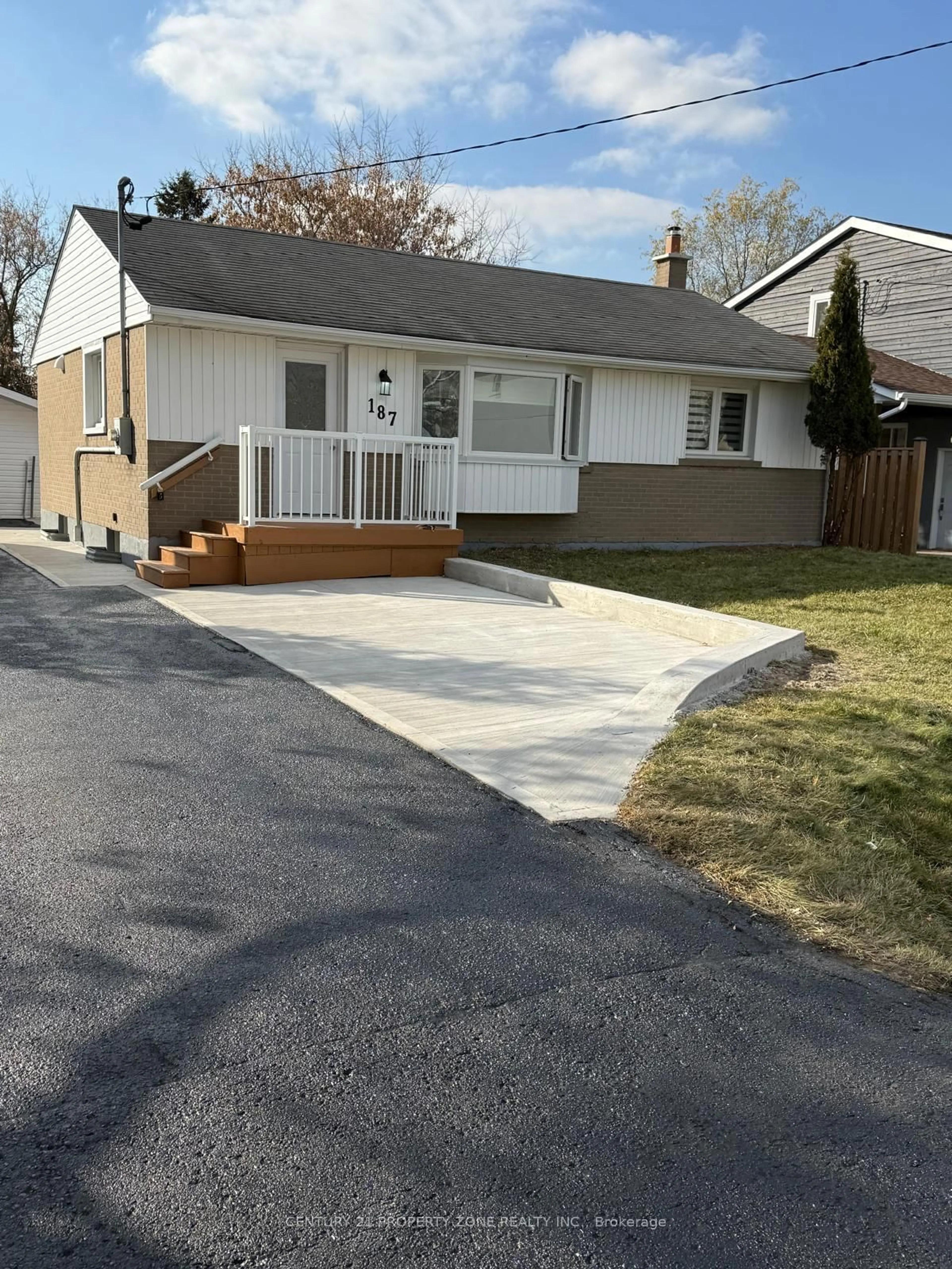 Home with vinyl exterior material, street for 187 Martha Cres, Caledon Ontario L7E 4X2