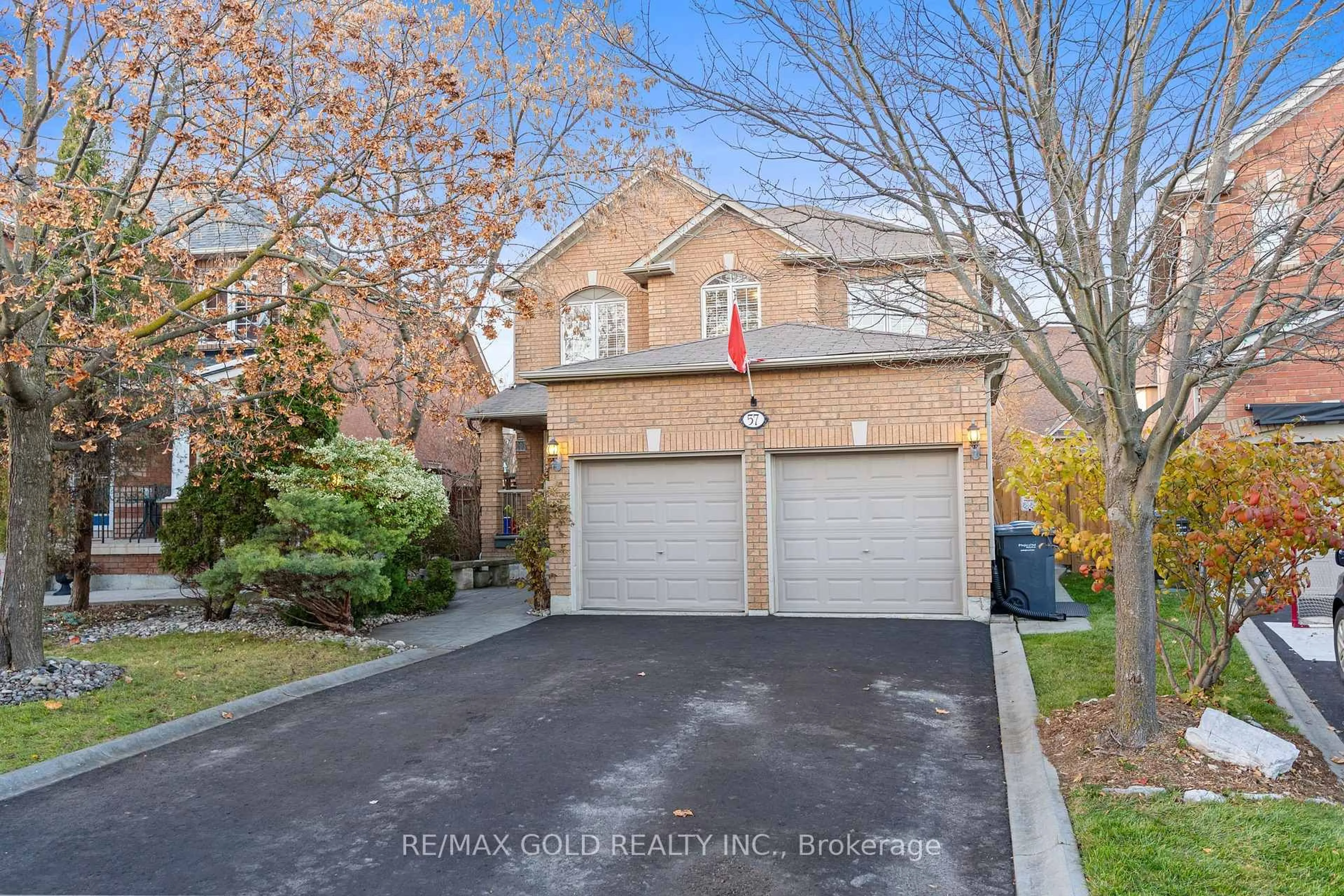 A pic from outside/outdoor area/front of a property/back of a property/a pic from drone, street for 57 Creekwood Dr, Brampton Ontario L7A 1J3