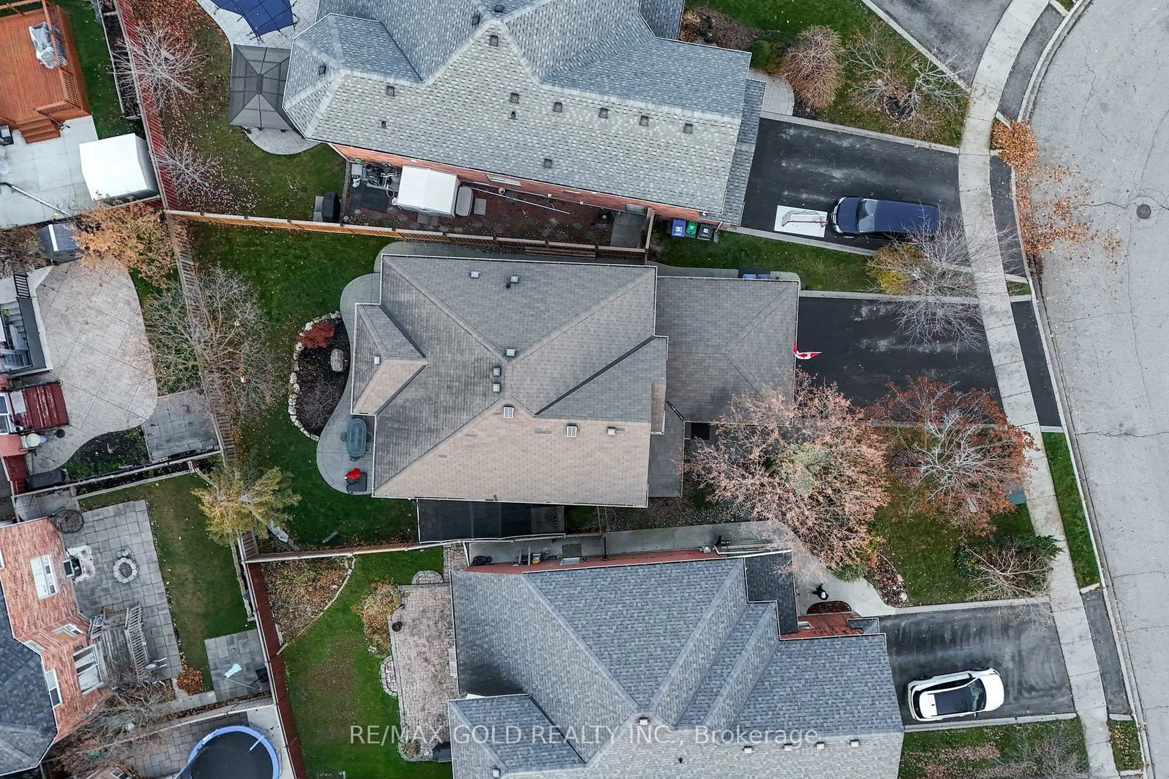 A pic from outside/outdoor area/front of a property/back of a property/a pic from drone, unknown for 57 Creekwood Dr, Brampton Ontario L7A 1J3