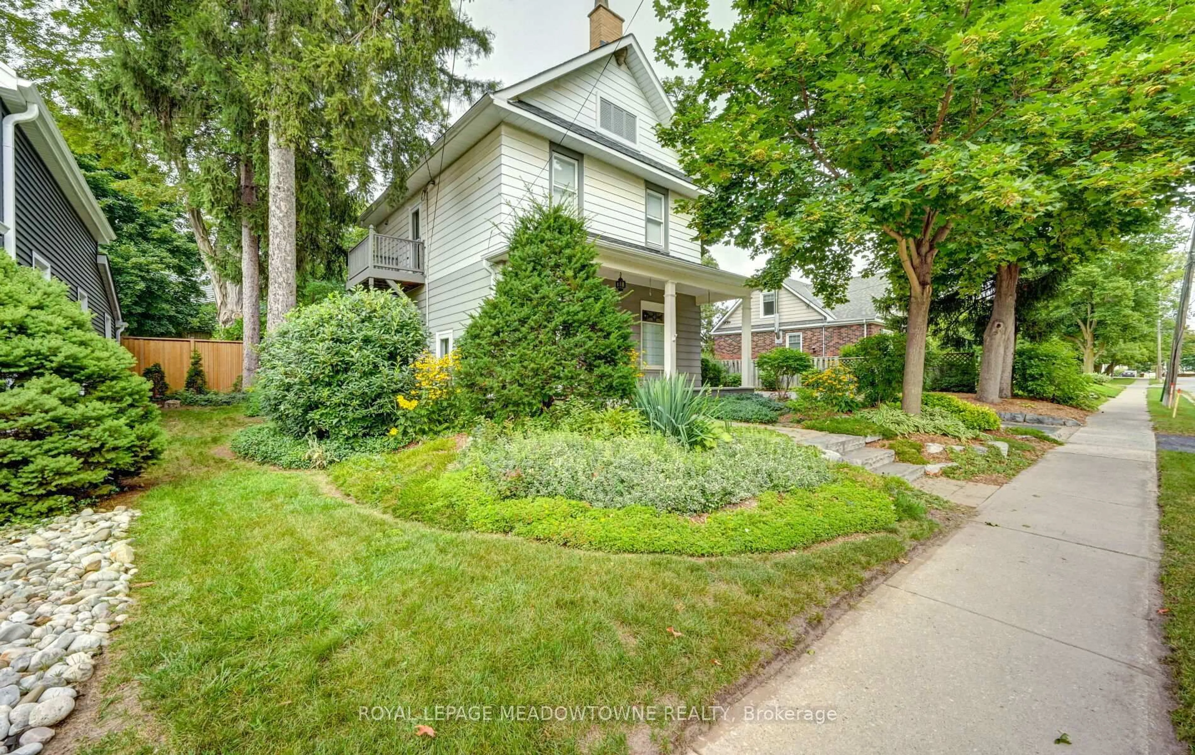 Patio, street for 10 Union St, Halton Hills Ontario L7G 3L9