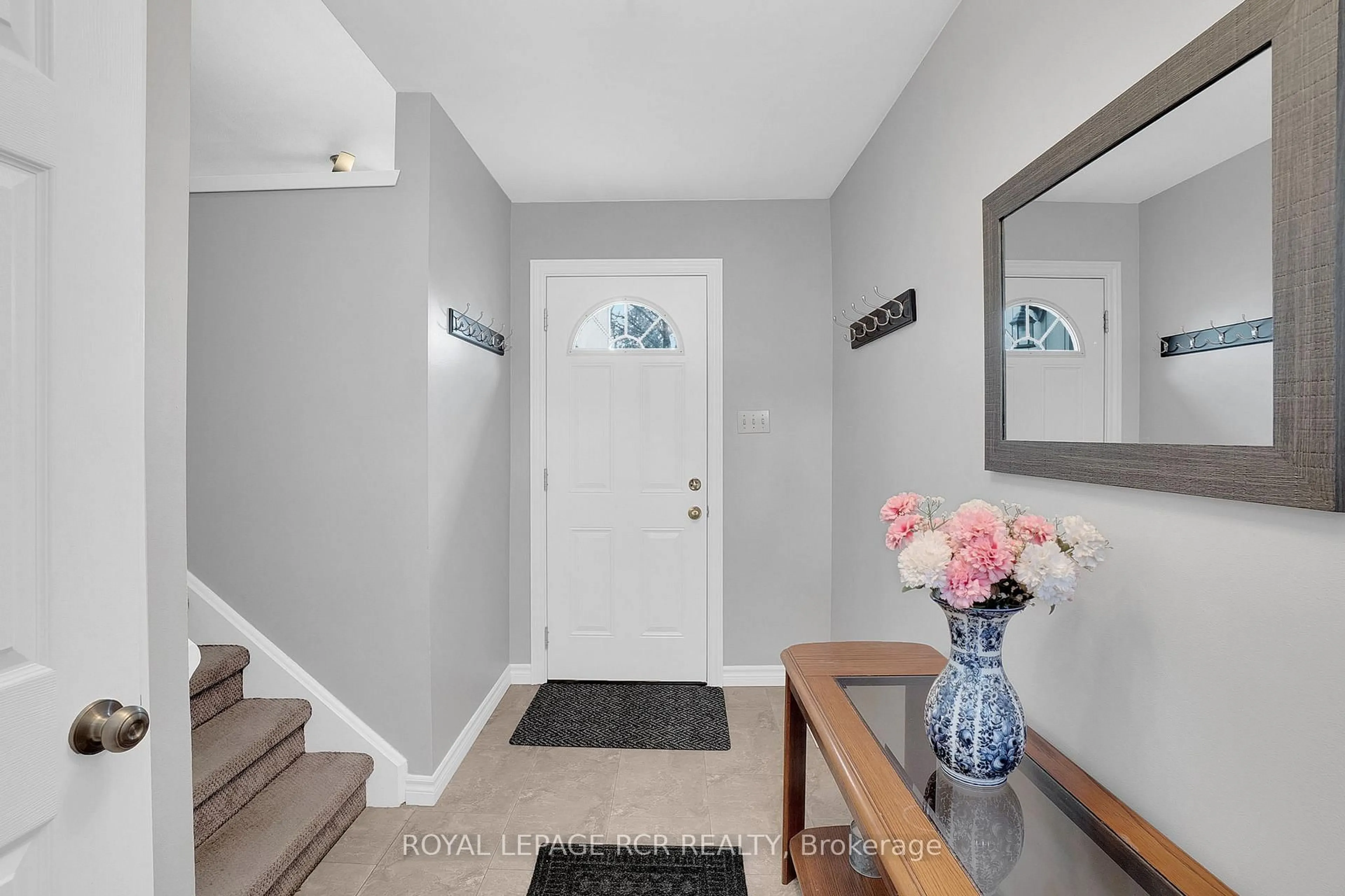 Indoor entryway for 311 Whitehead Cres, Caledon Ontario L7E 3Y6