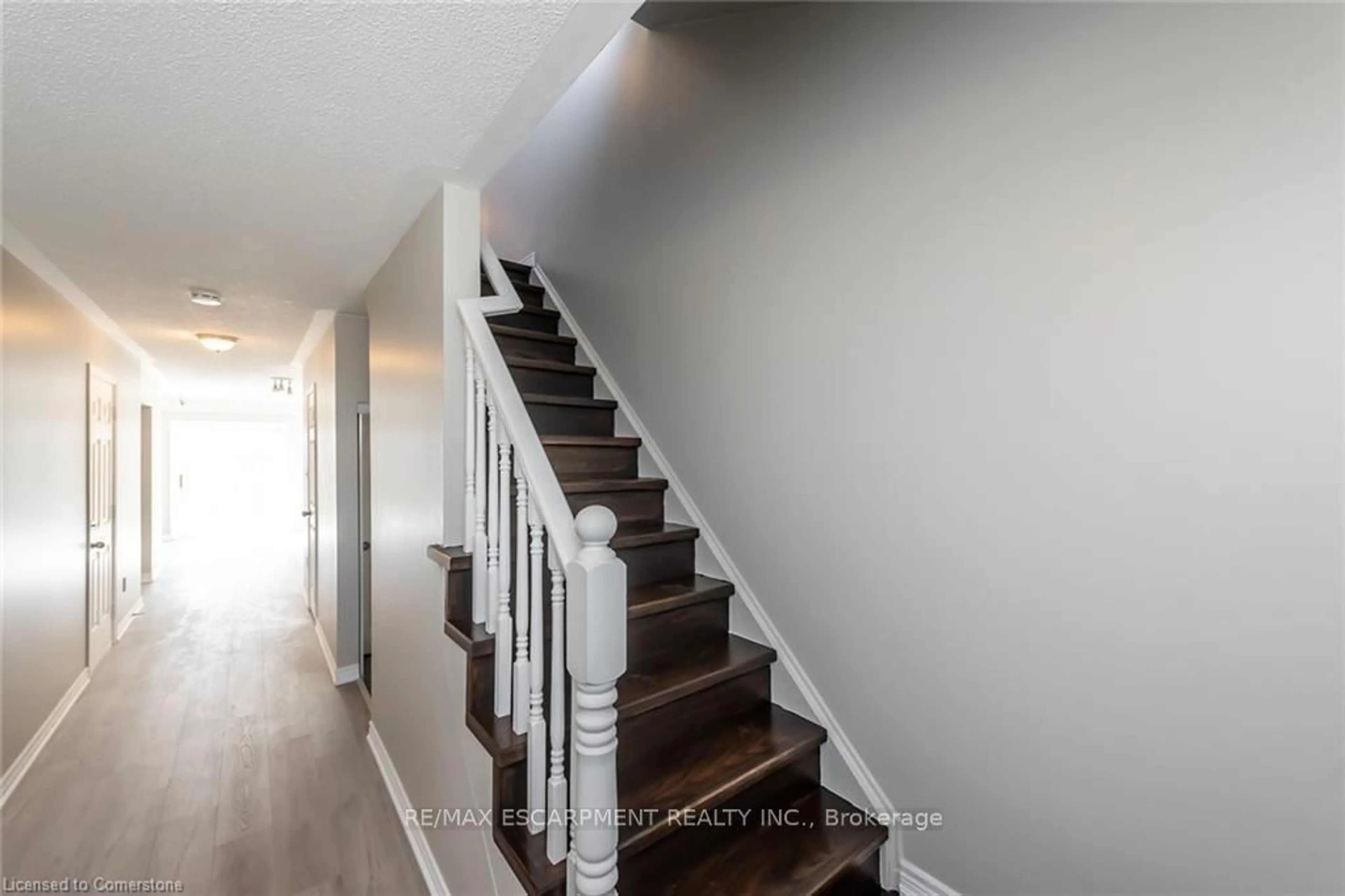 Stairs for 626 Taylor Cres, Burlington Ontario L7L 7A5