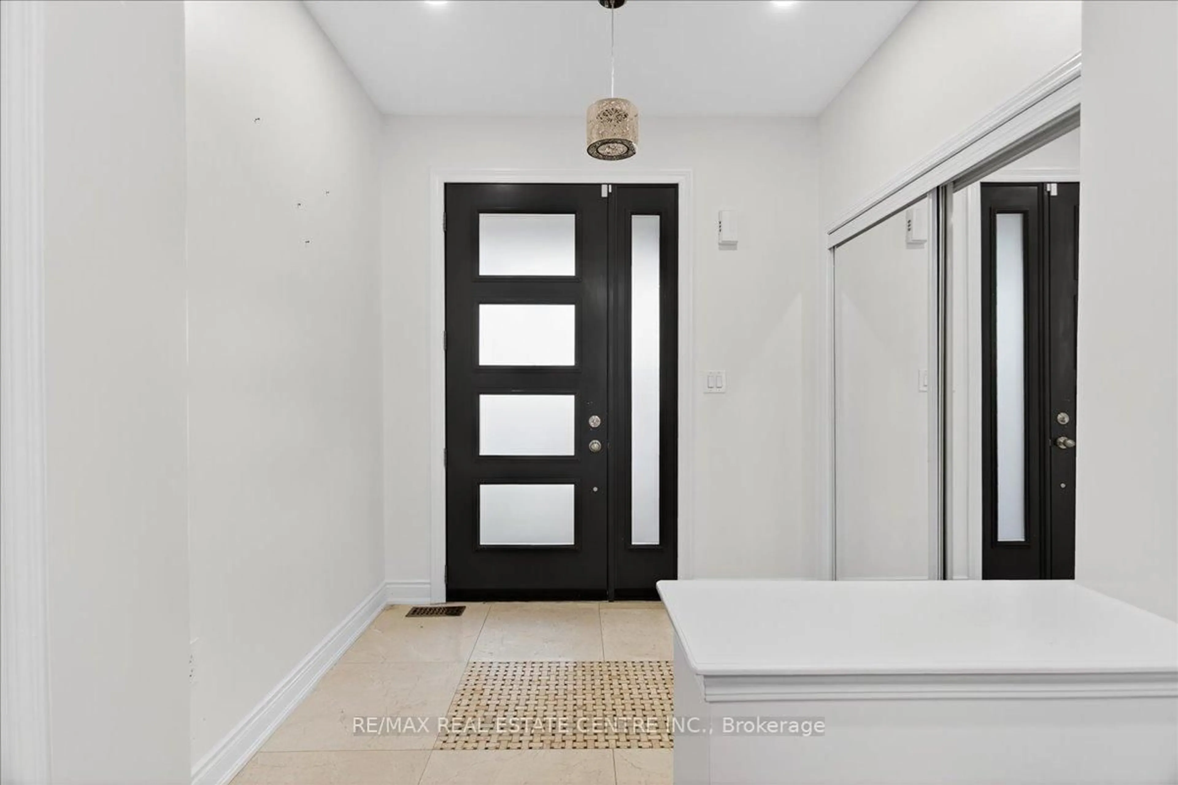 Indoor entryway for 980 Clark Blvd, Milton Ontario L9T 6P6