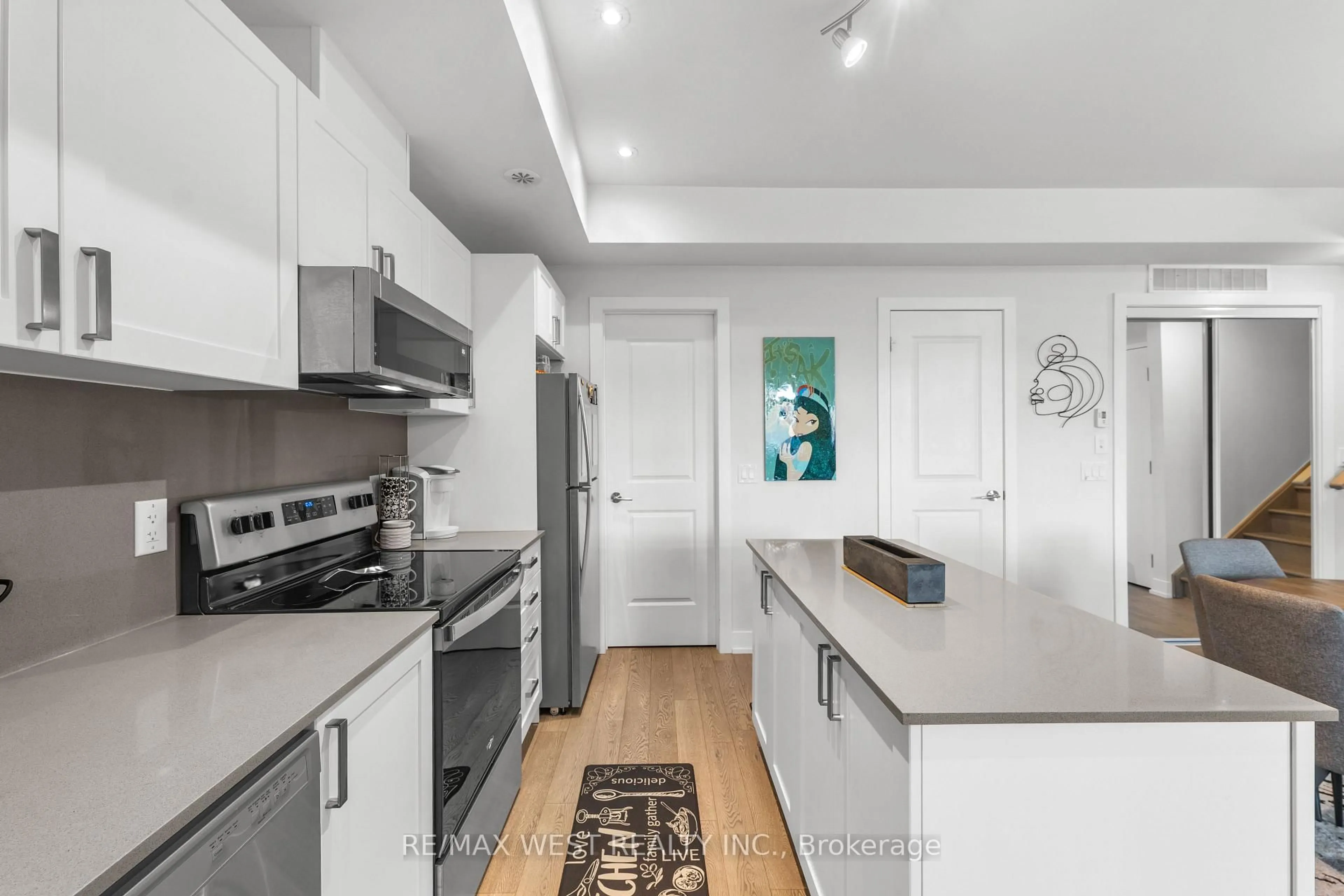 Open concept kitchen, unknown for 1062 Douglas McCurdy Common, Mississauga Ontario L5G 0C6