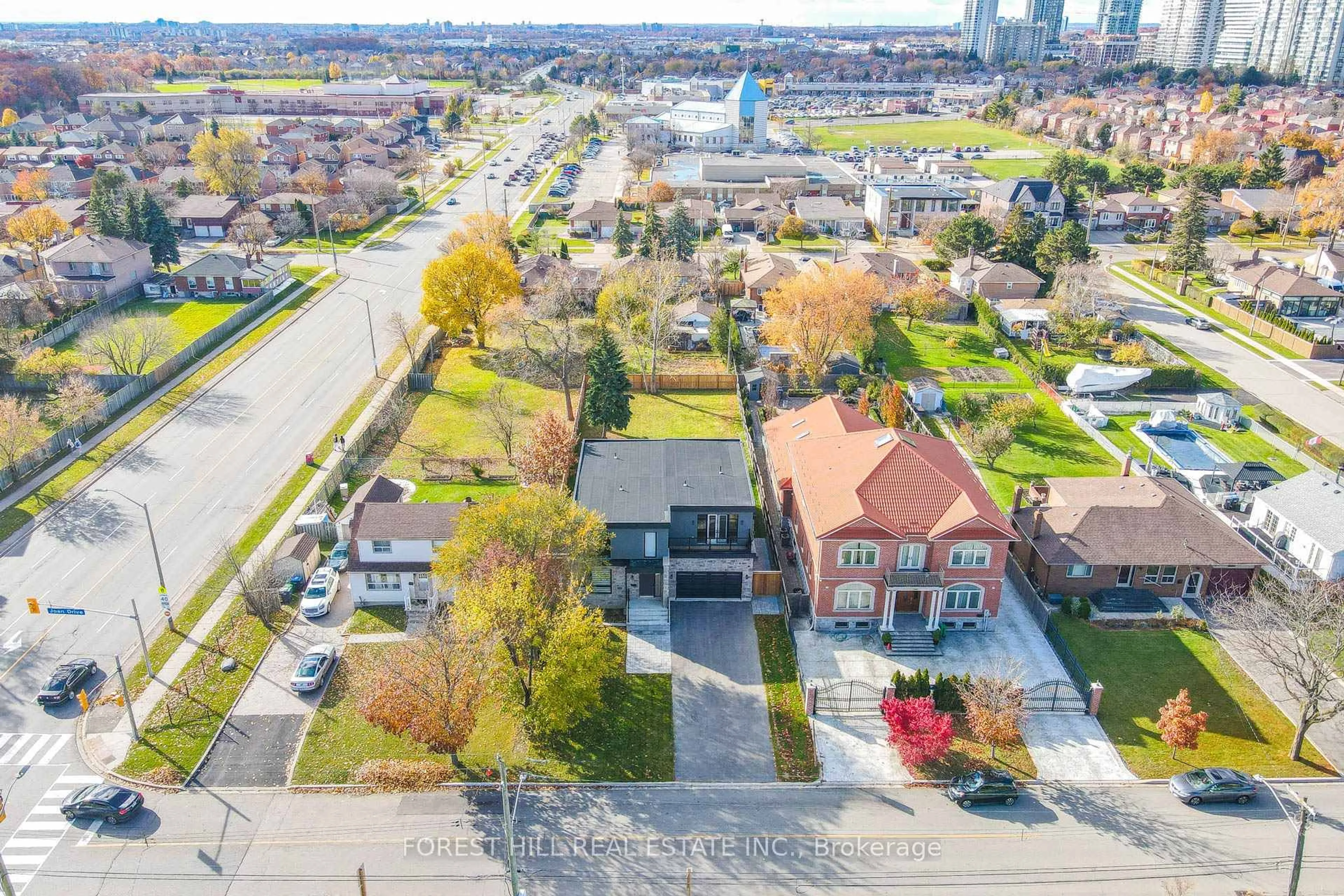 A pic from outside/outdoor area/front of a property/back of a property/a pic from drone, street for 3474 Joan Dr, Mississauga Ontario L5B 1T5