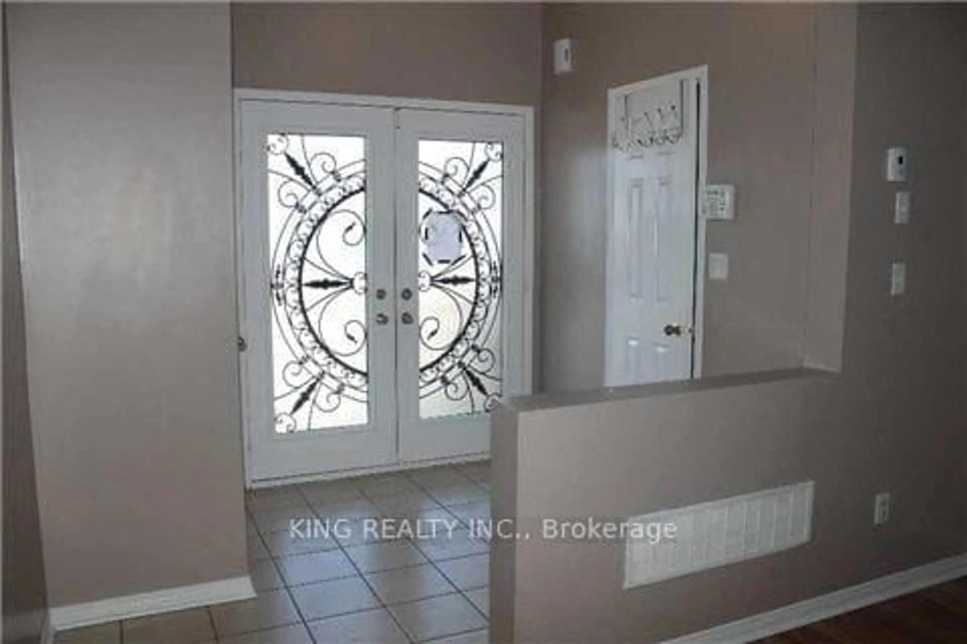 Indoor entryway for 12 Travis Cres, Brampton Ontario L7A 3J3