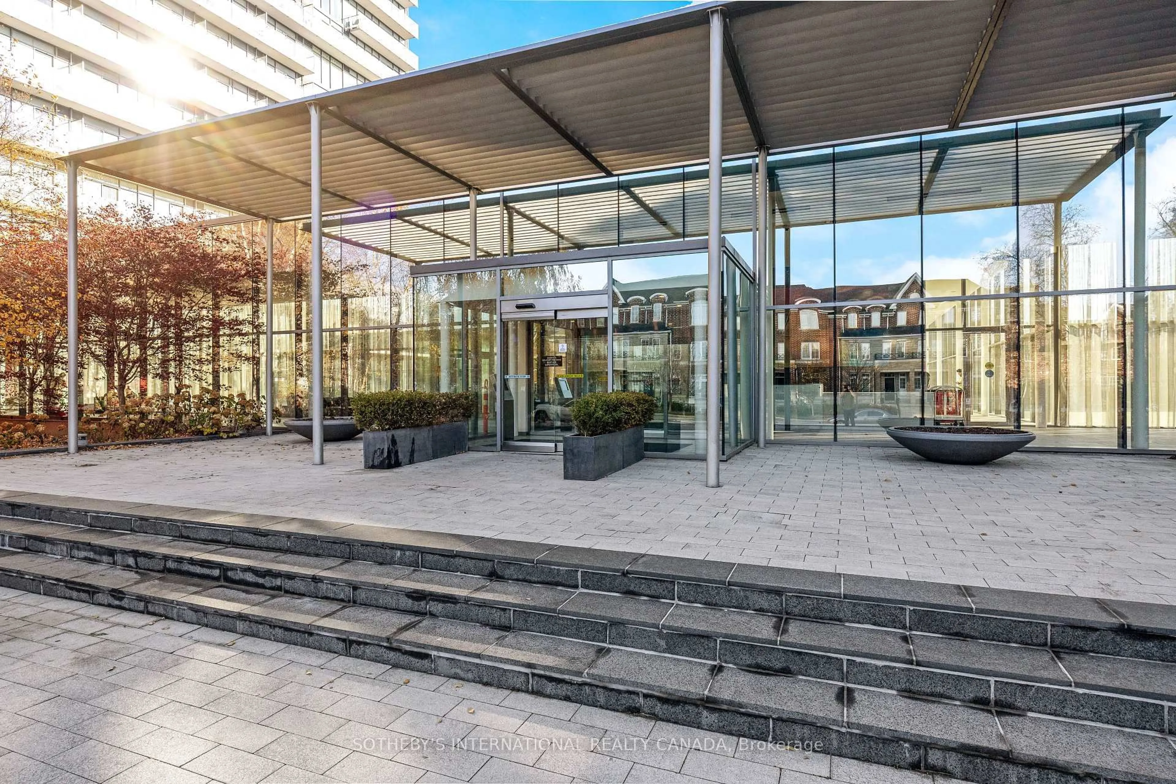 Indoor foyer for 105 The Queensway Ave #1601, Toronto Ontario M6S 5B5