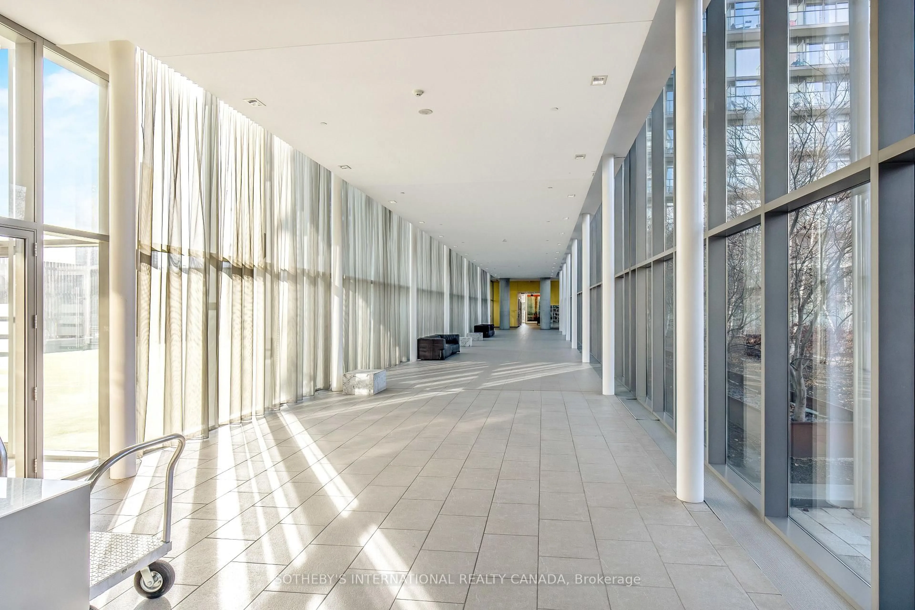 Indoor foyer for 105 The Queensway Ave #1601, Toronto Ontario M6S 5B5