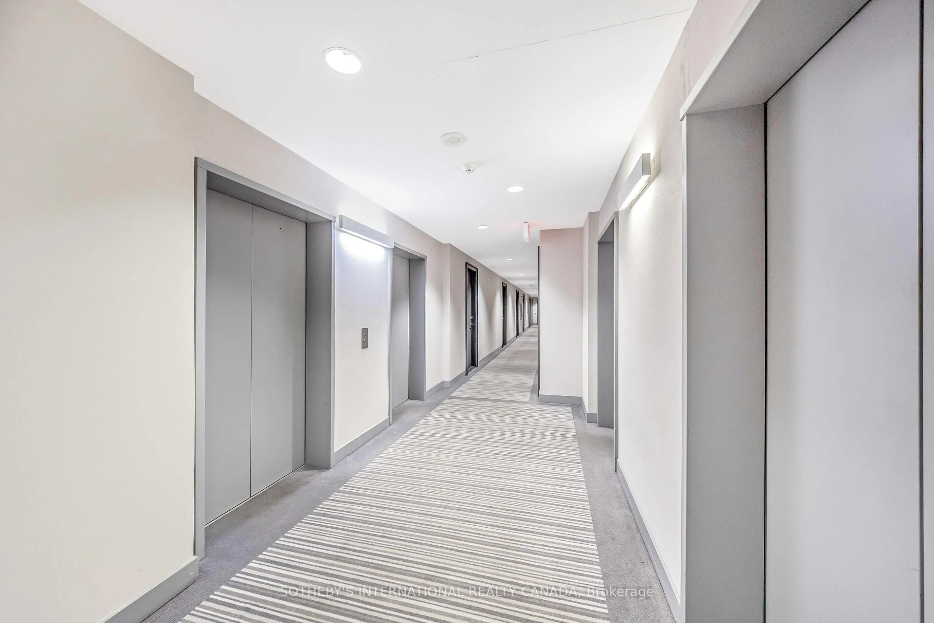 Indoor foyer for 105 The Queensway Ave #1601, Toronto Ontario M6S 5B5