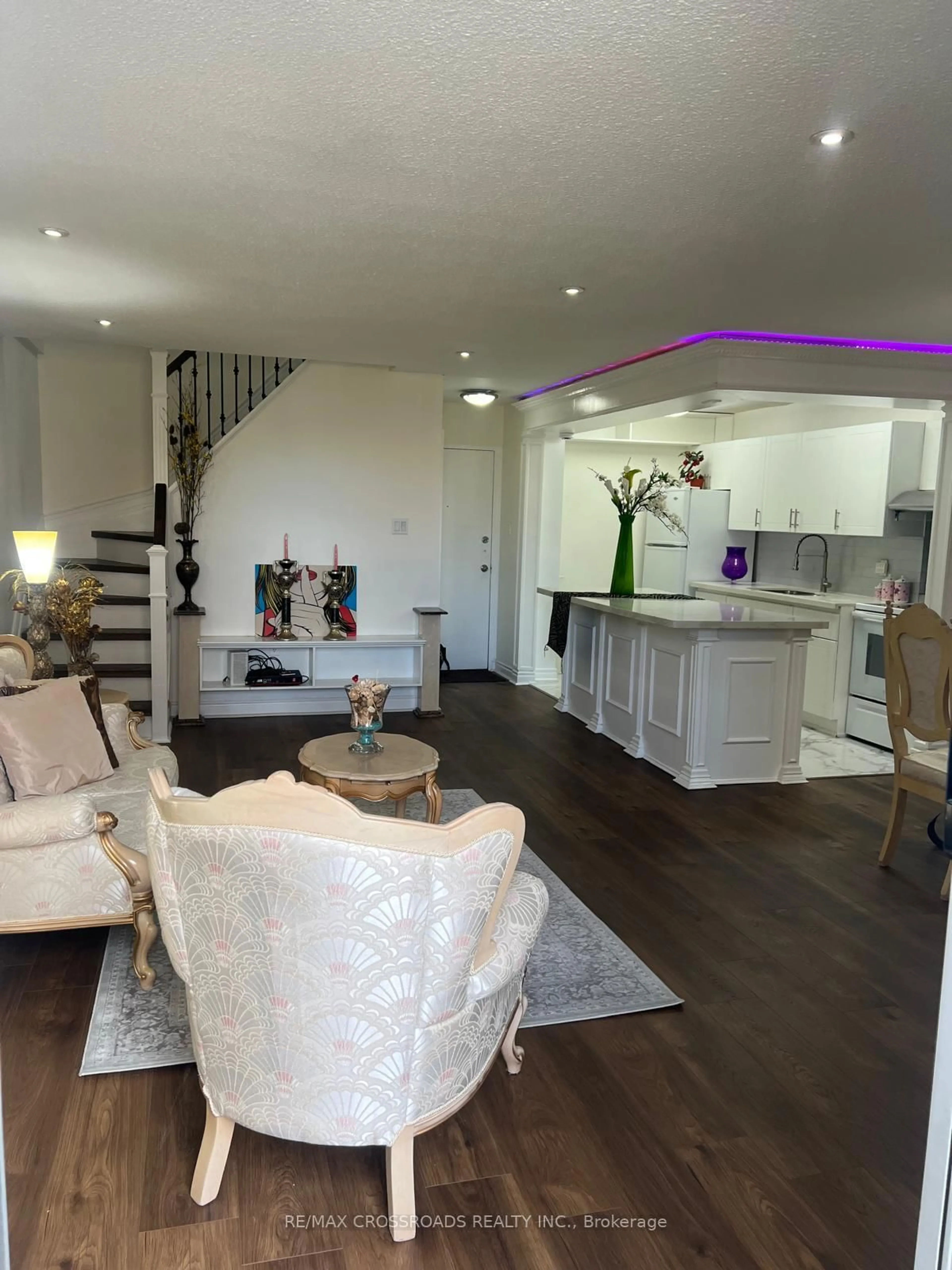 Living room with furniture, wood/laminate floor for 1624 Bloor St #73, Mississauga Ontario L4X 2S2