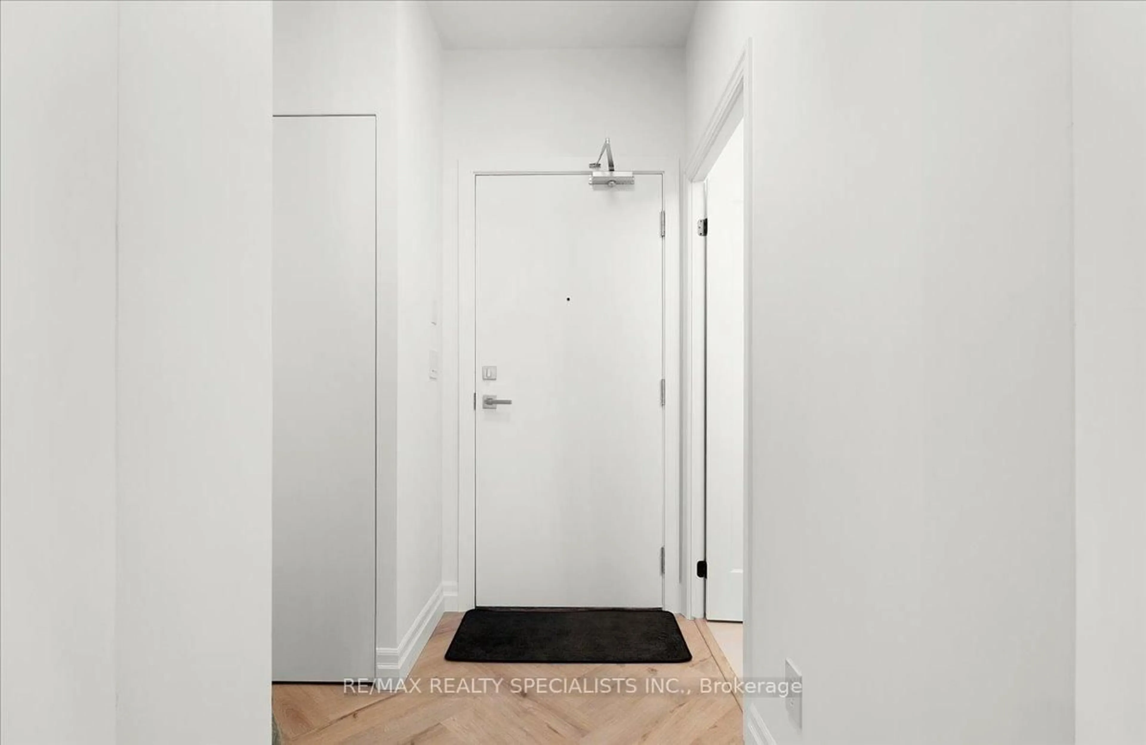 Indoor entryway for 4011 Brickstone Mews #621, Mississauga Ontario L5B 0J7