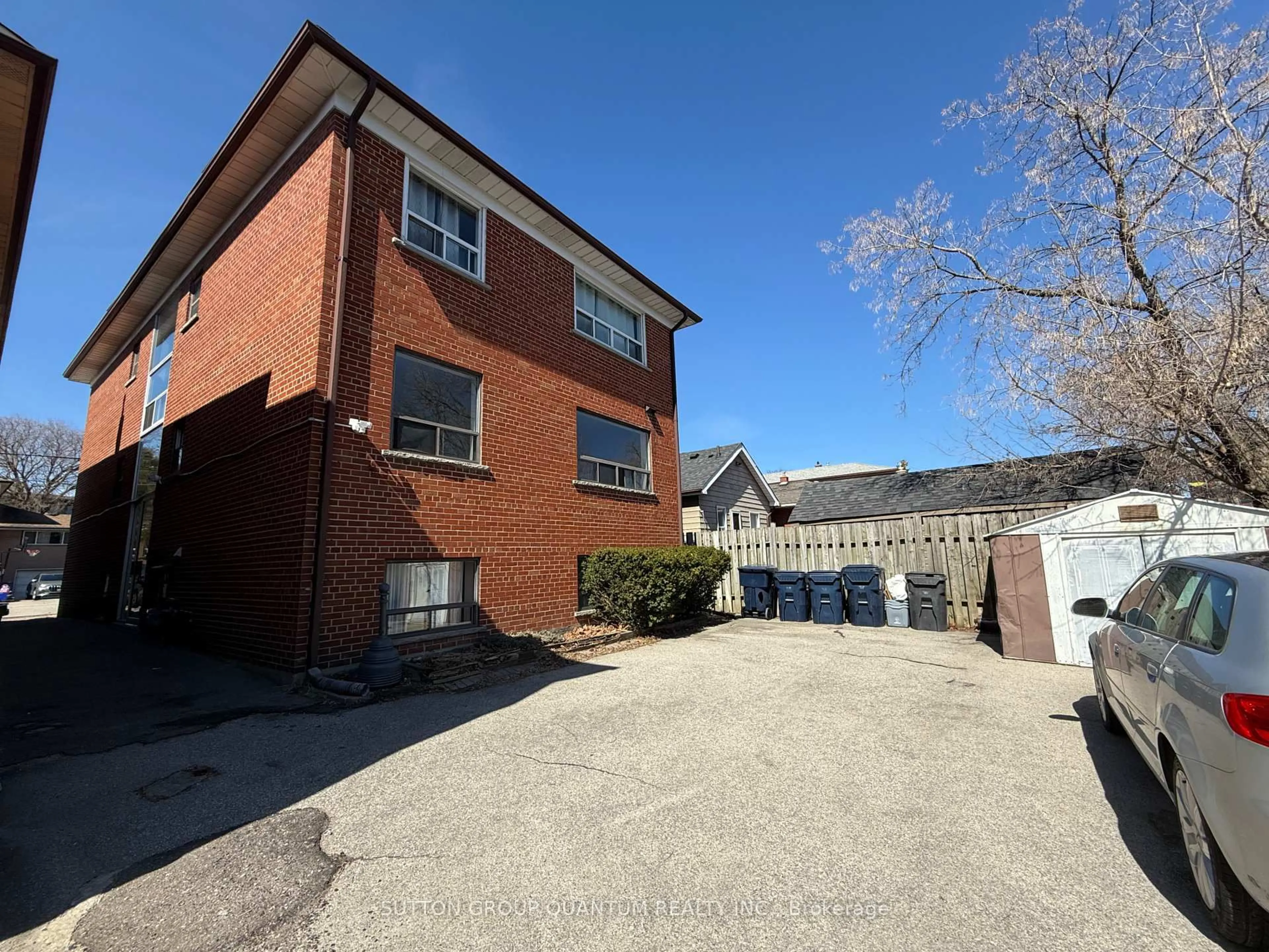 A pic from outside/outdoor area/front of a property/back of a property/a pic from drone, street for 25A Milton St, Toronto Ontario M8Y 2X7