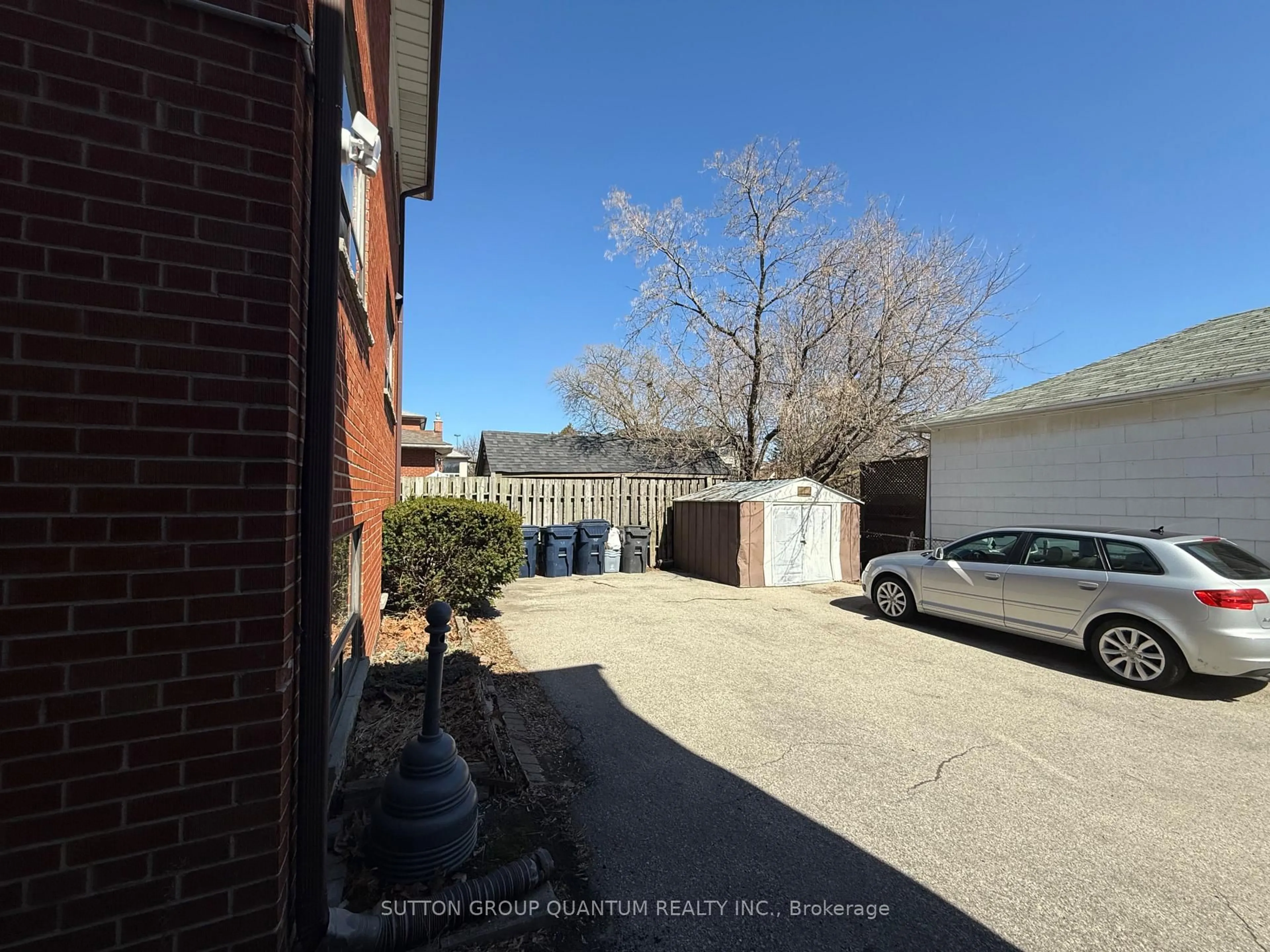A pic from outside/outdoor area/front of a property/back of a property/a pic from drone, street for 25A Milton St, Toronto Ontario M8Y 2X7