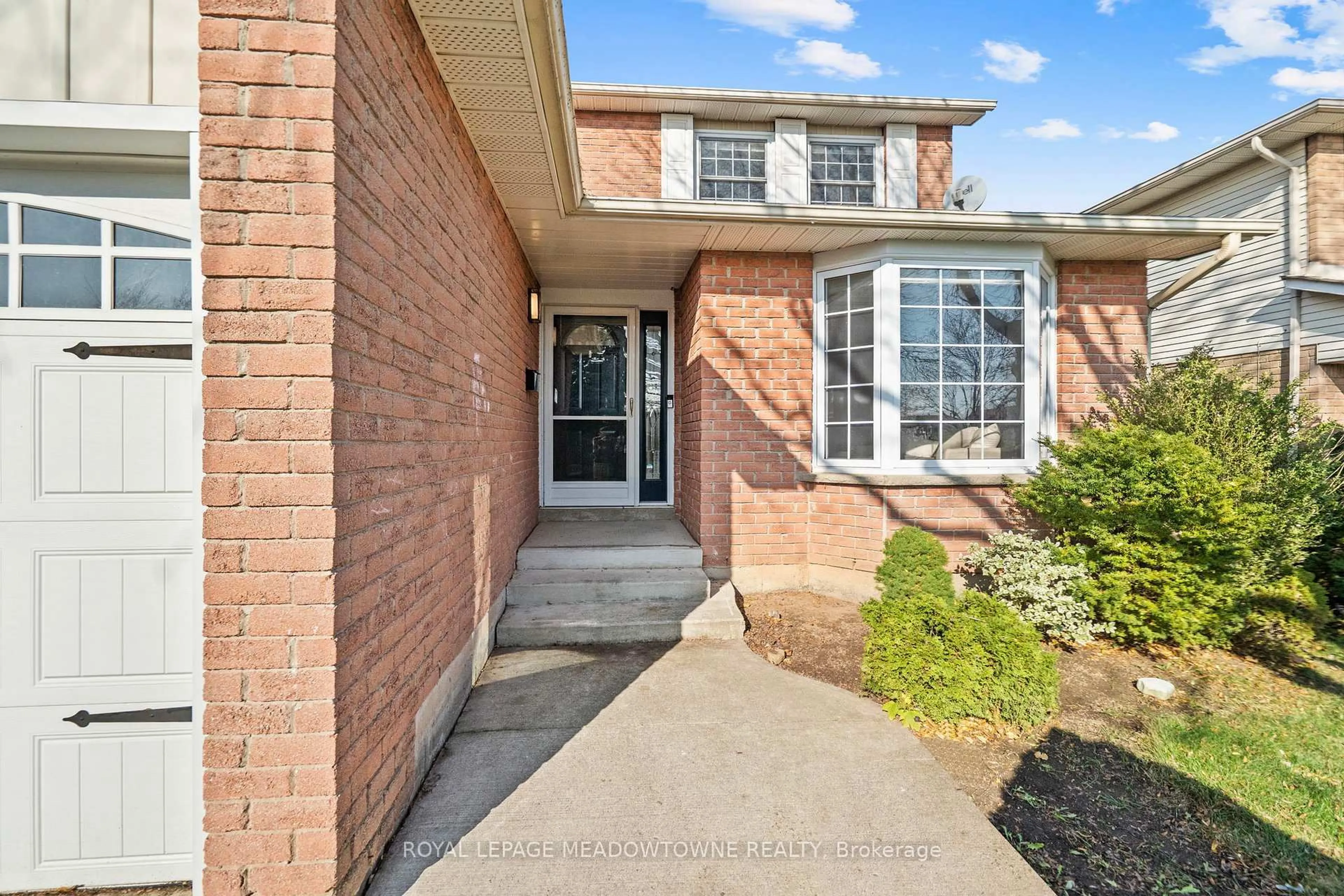 Home with brick exterior material, street for 2523 Cavendish Dr, Burlington Ontario L7P 4J5