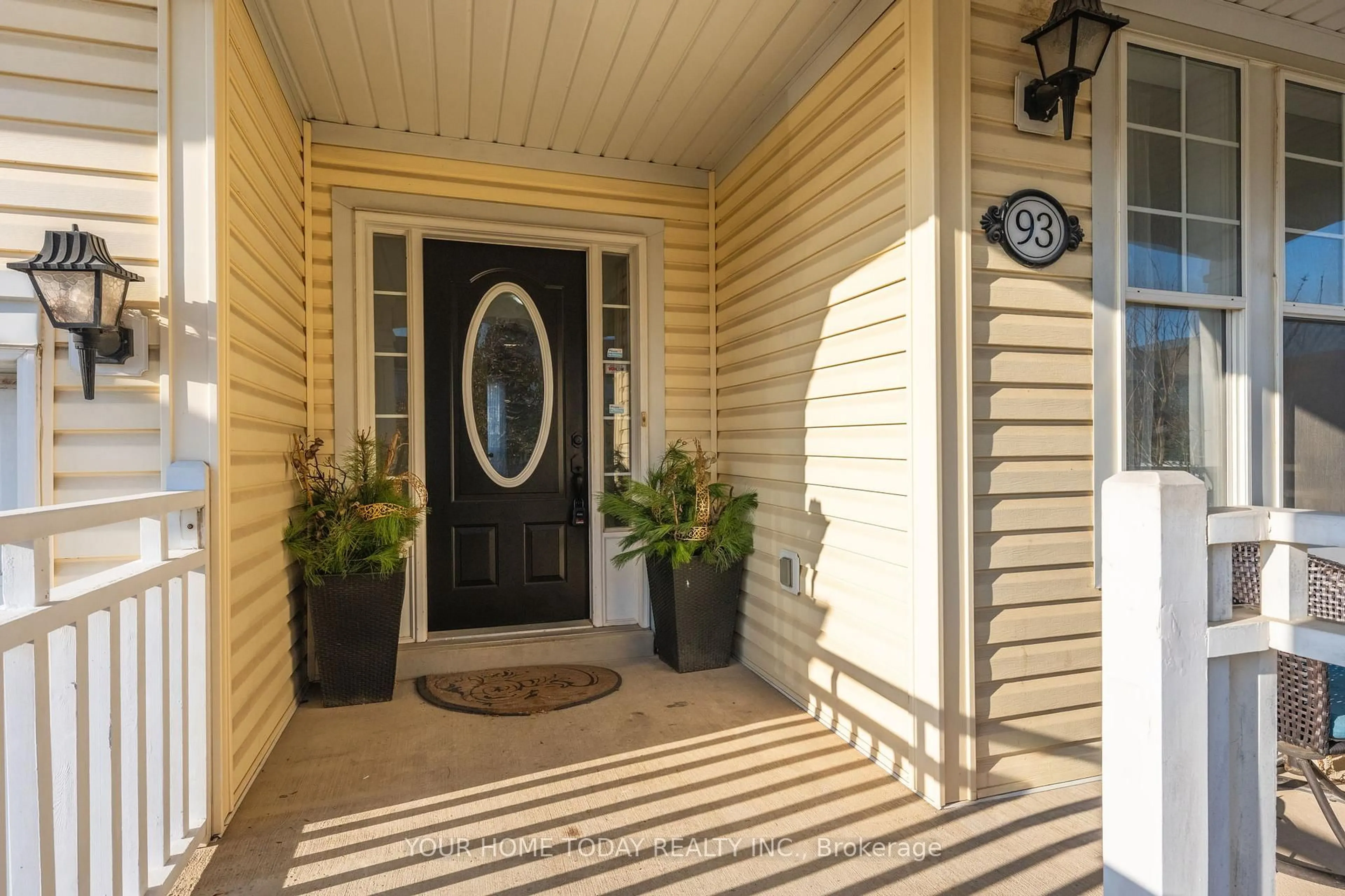 Indoor entryway for 93 Somerville Rd, Halton Hills Ontario L7J 2Z7
