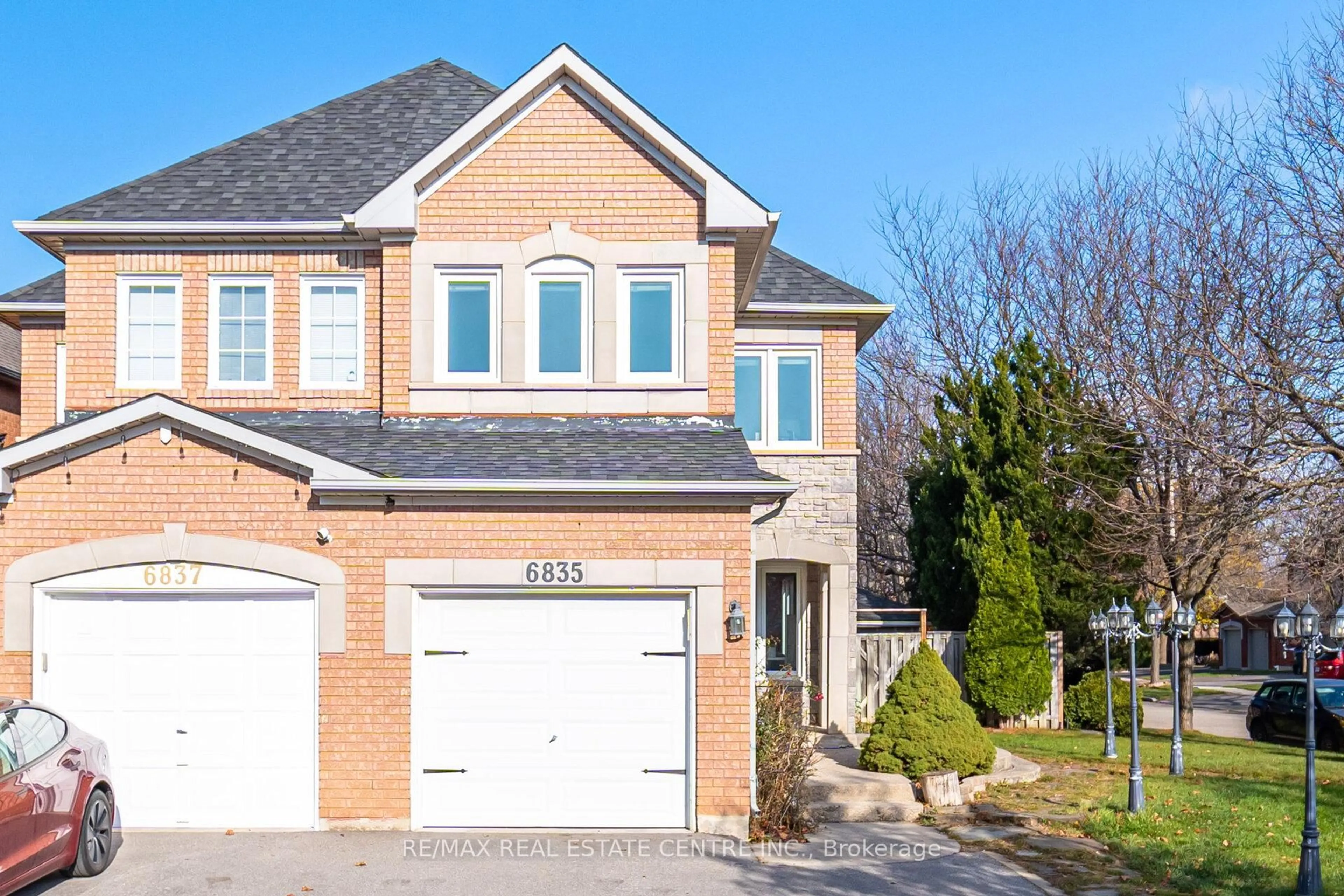 Home with brick exterior material, street for 6835 Dillingwood Dr, Mississauga Ontario L5N 6Z9