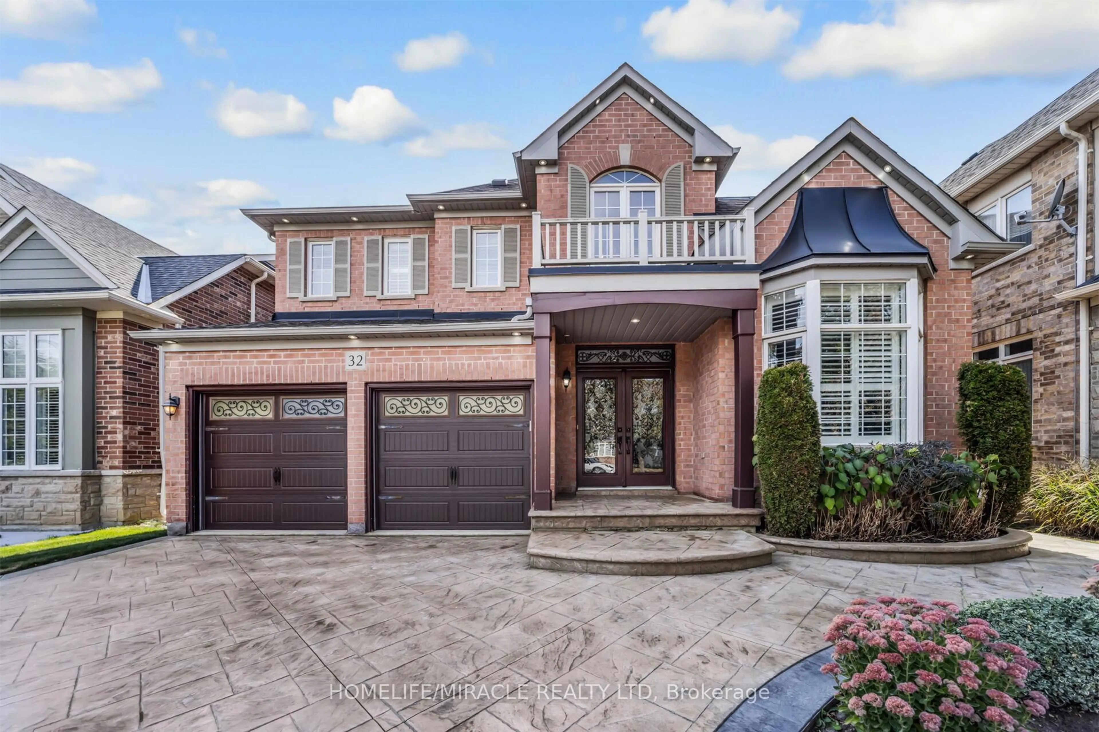 Home with brick exterior material, street for 32 Xavier Crt, Brampton Ontario L6Y 5S1