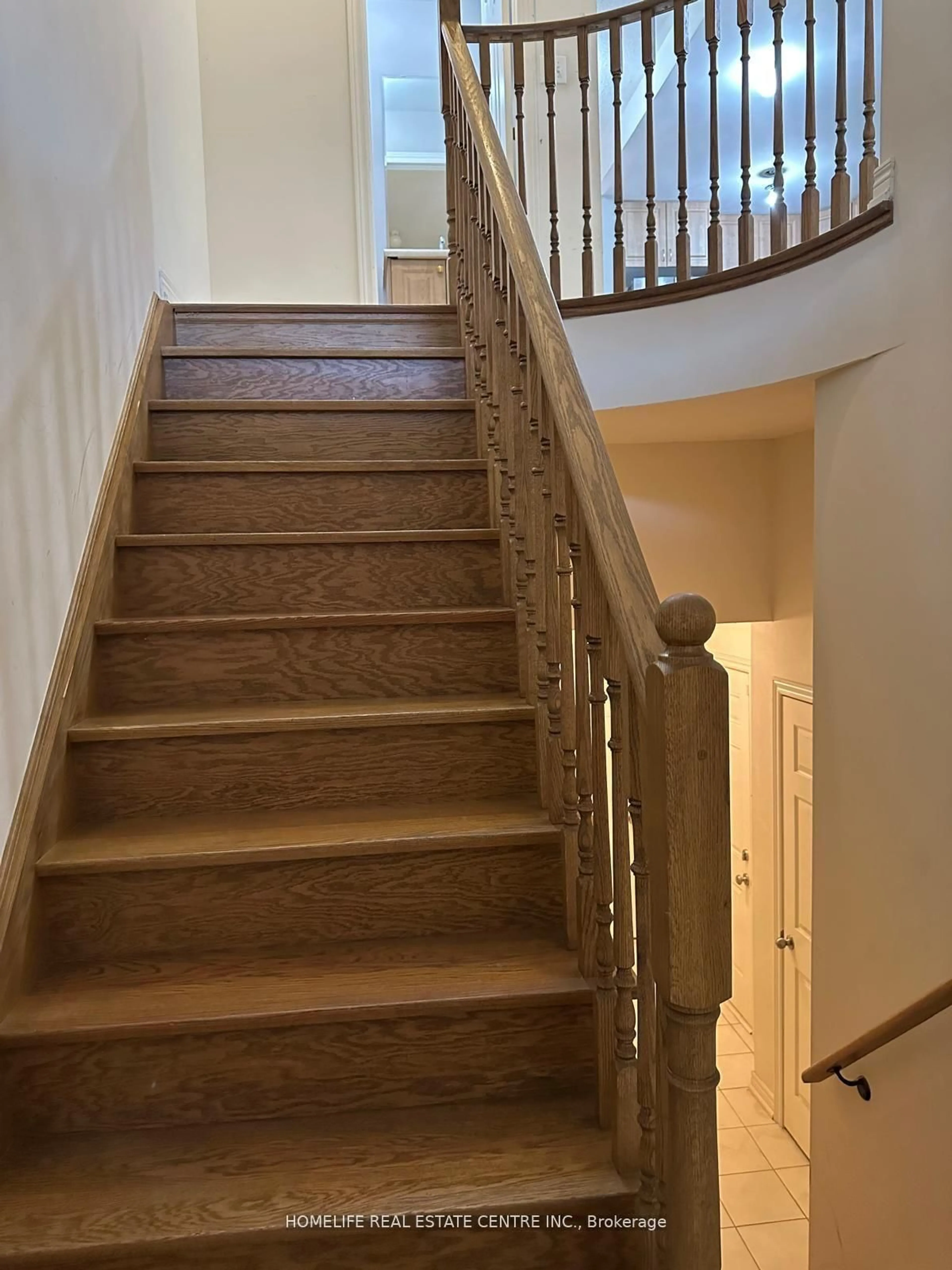 Stairs for 139 Inspire Blvd, Brampton Ontario L6R 3X9