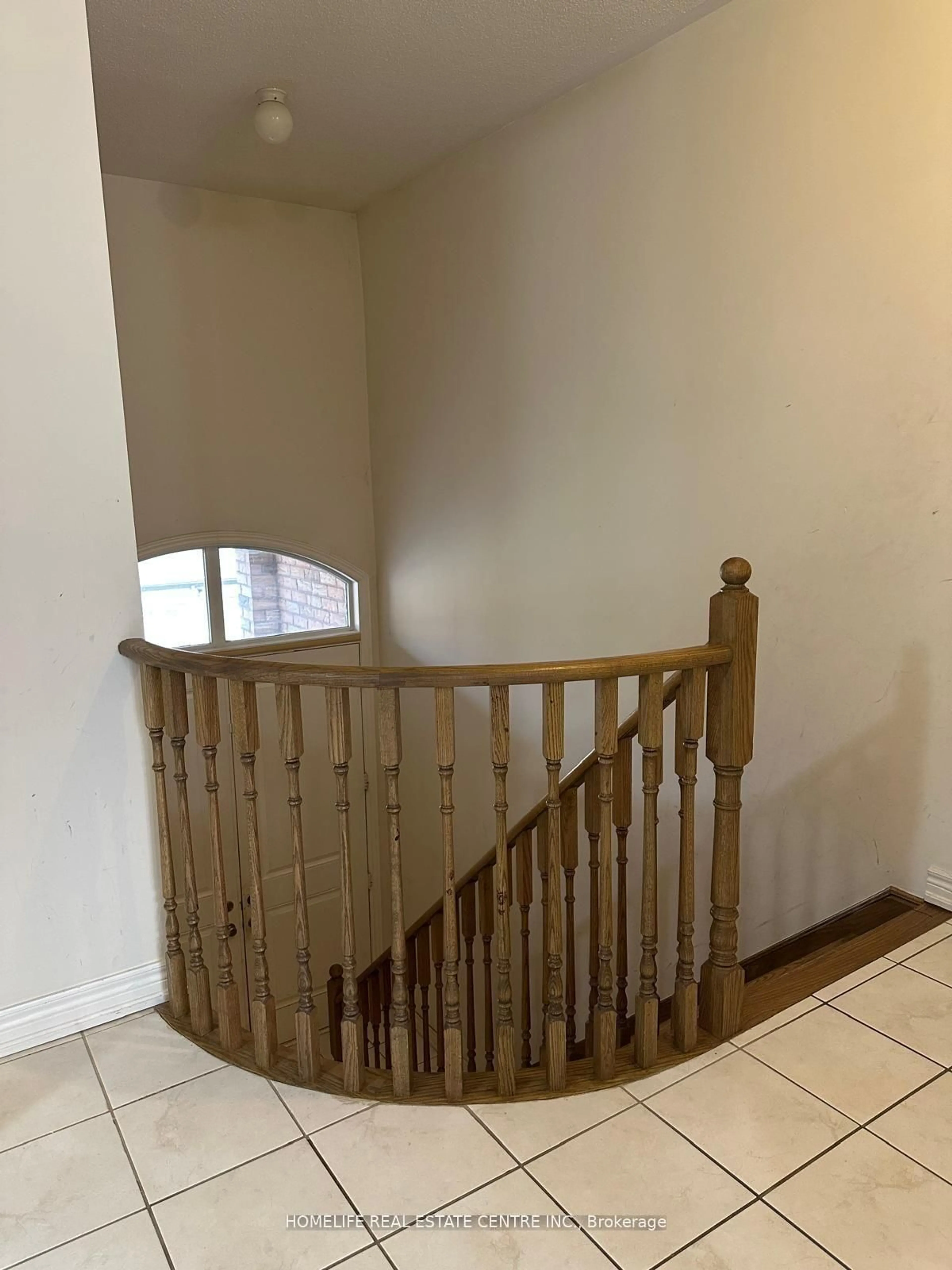 Stairs for 139 Inspire Blvd, Brampton Ontario L6R 3X9
