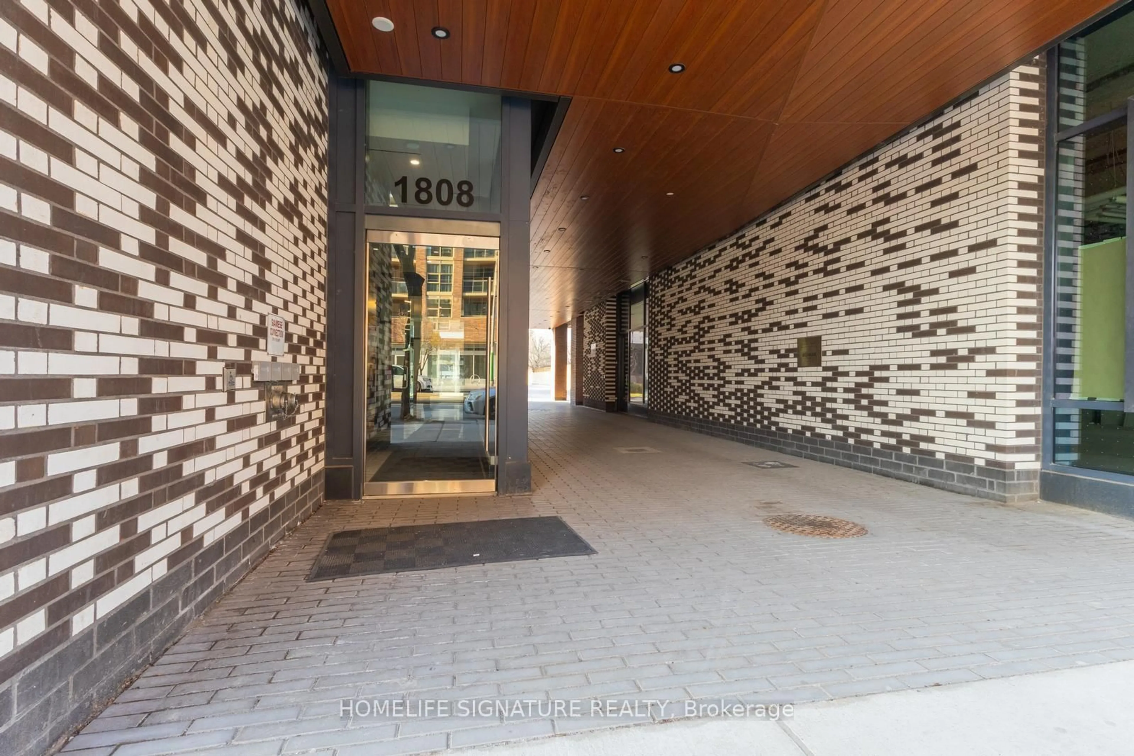 Indoor foyer for 1808 St Clair Ave #1002, Toronto Ontario N9B 3T7