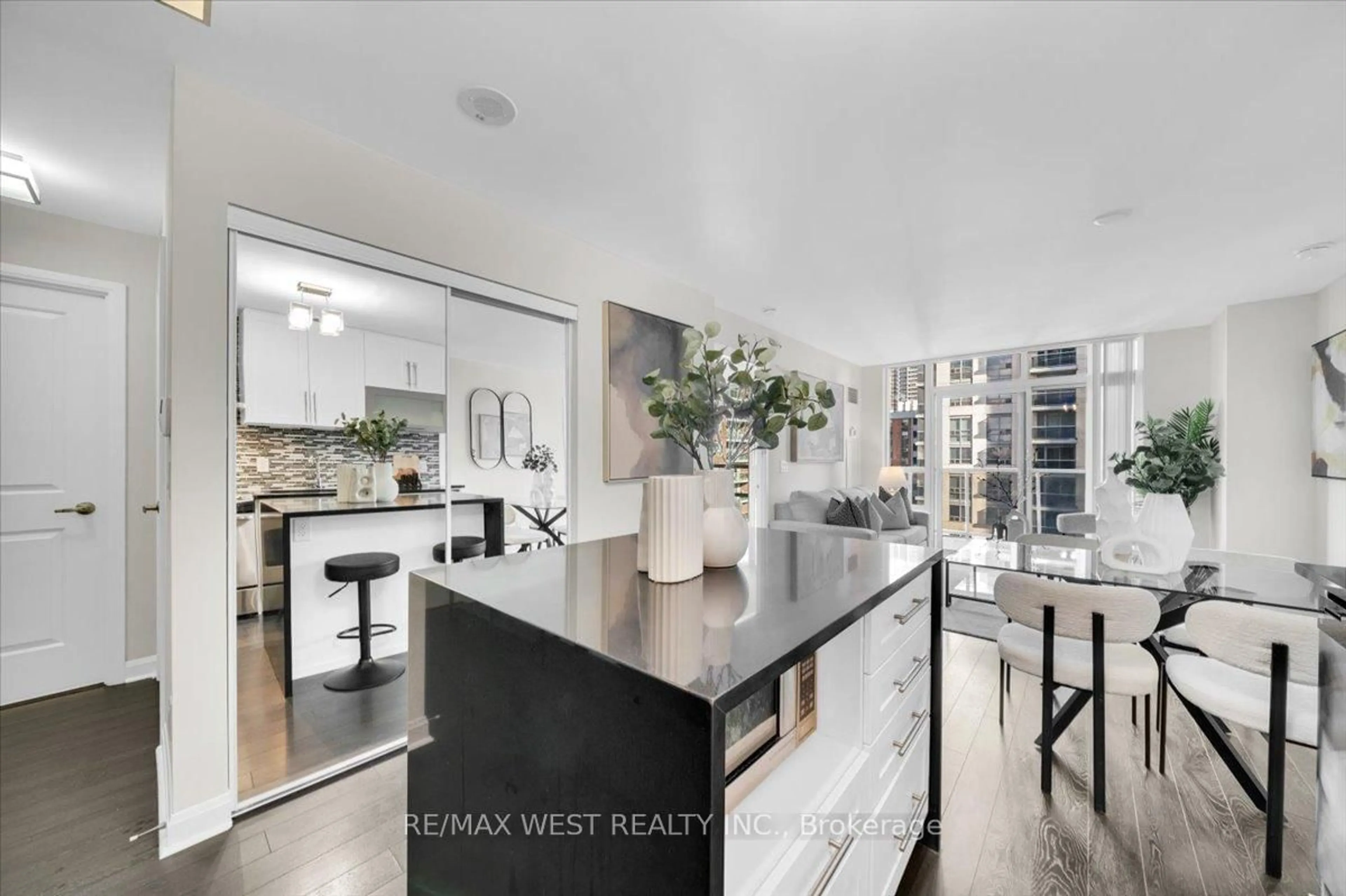 Open concept kitchen, ceramic/tile floor for 1 Michael Power Pl #1011, Toronto Ontario M9A 0A1