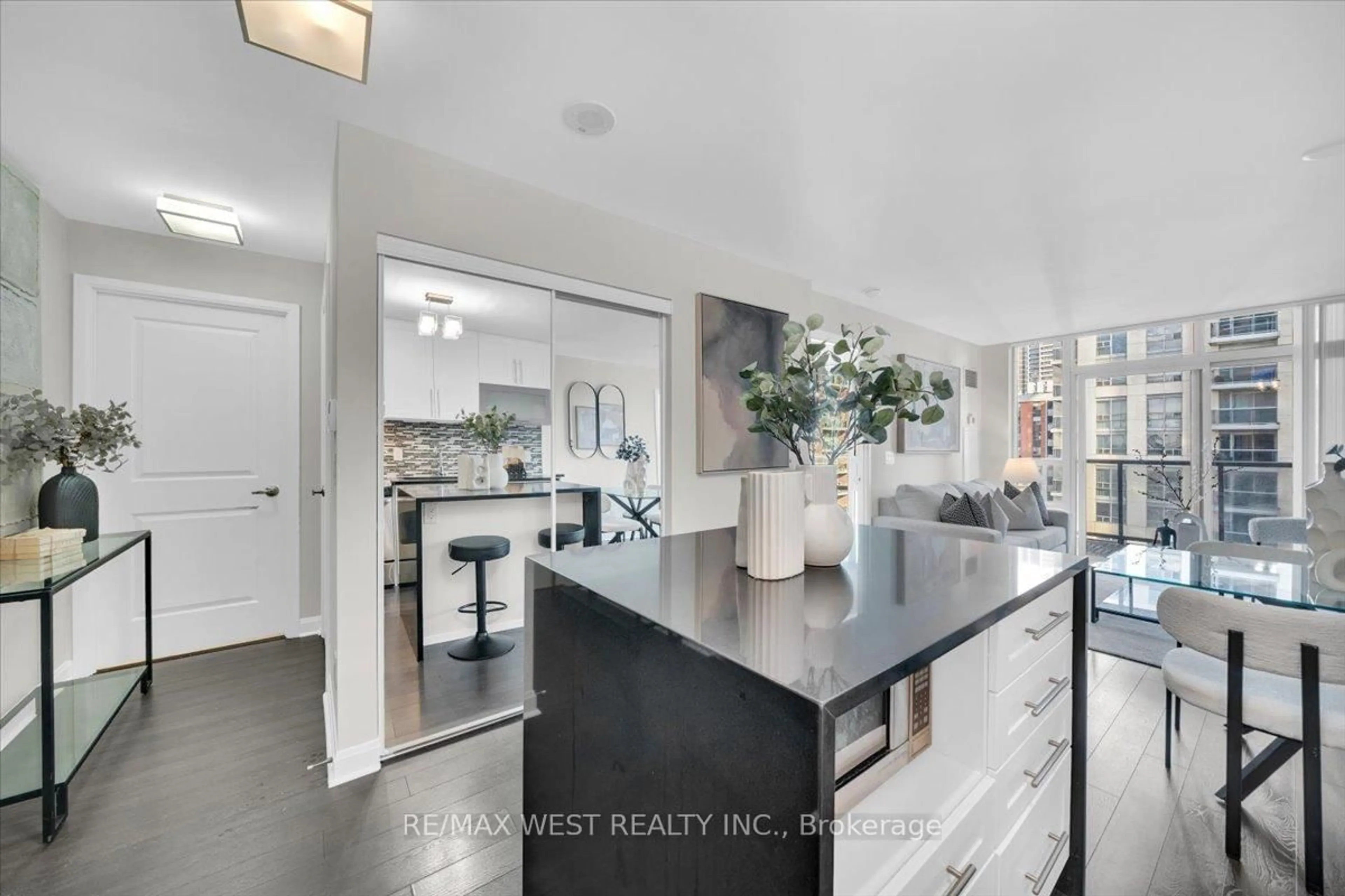 Contemporary kitchen, ceramic/tile floor for 1 Michael Power Pl #1011, Toronto Ontario M9A 0A1