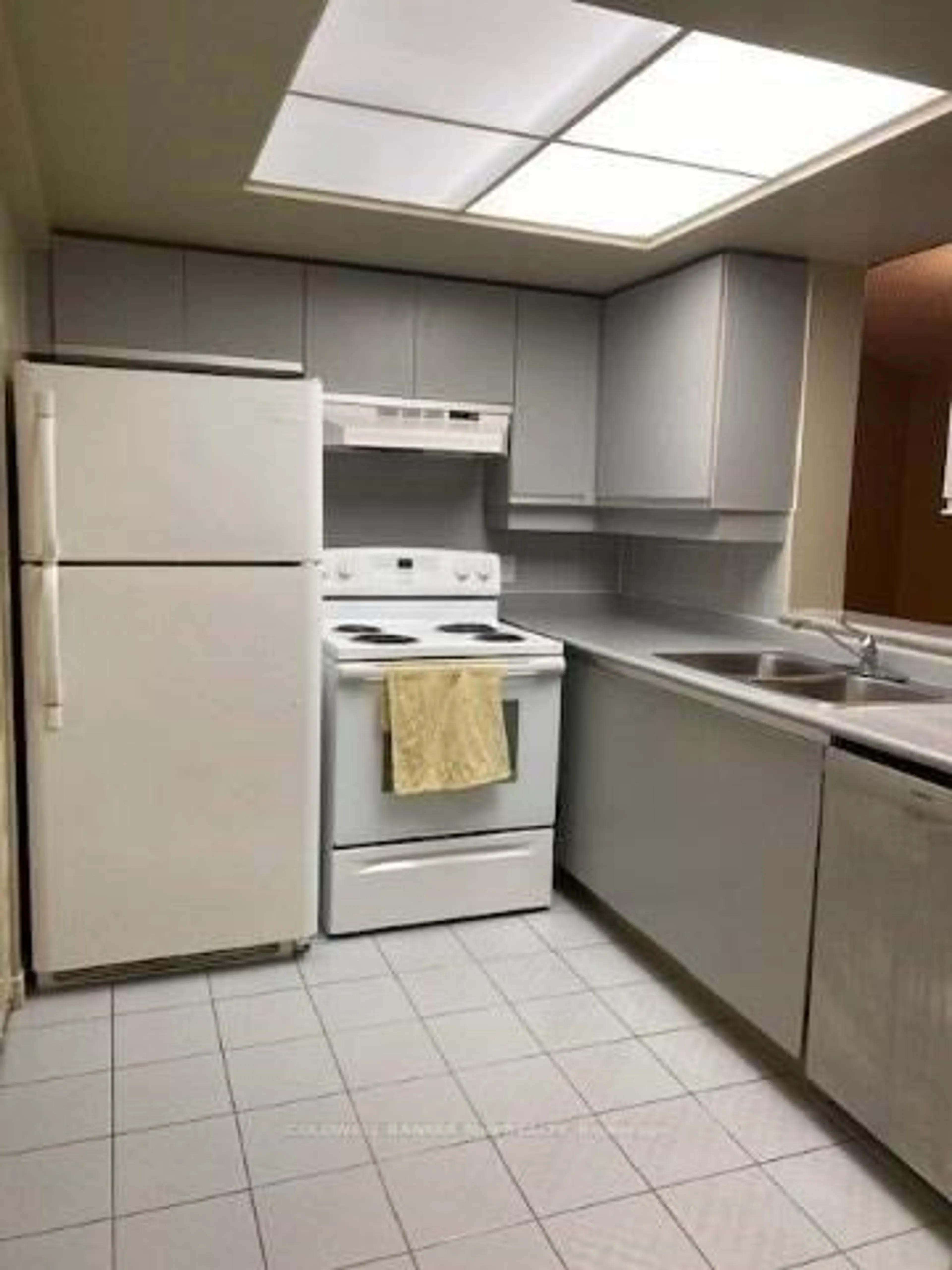 Standard kitchen, unknown for 6 Humberline Dr #313, Toronto Ontario M9W 6X8