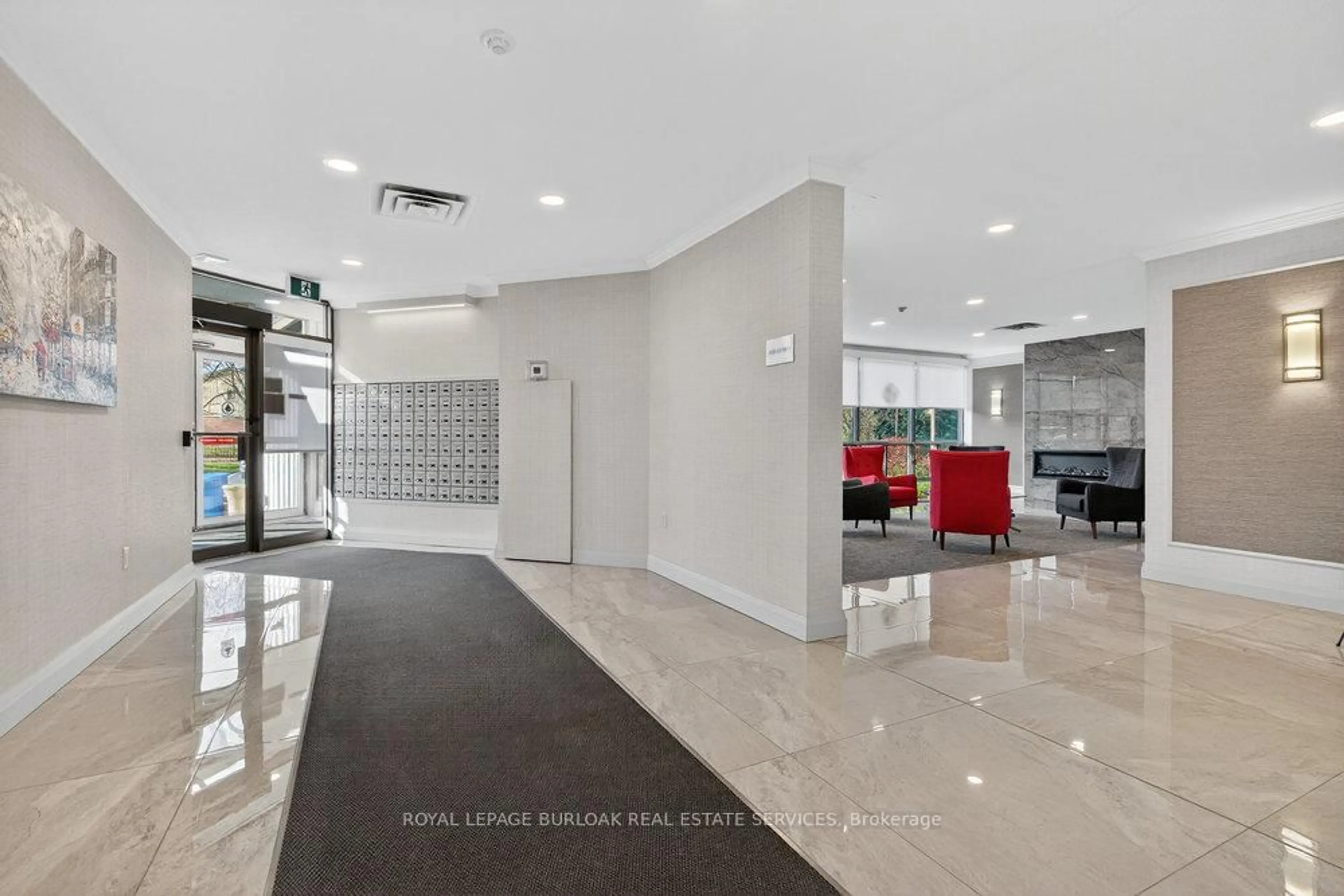 Lobby for 5090 Pinedale Ave #1007, Burlington Ontario L7L 3V8