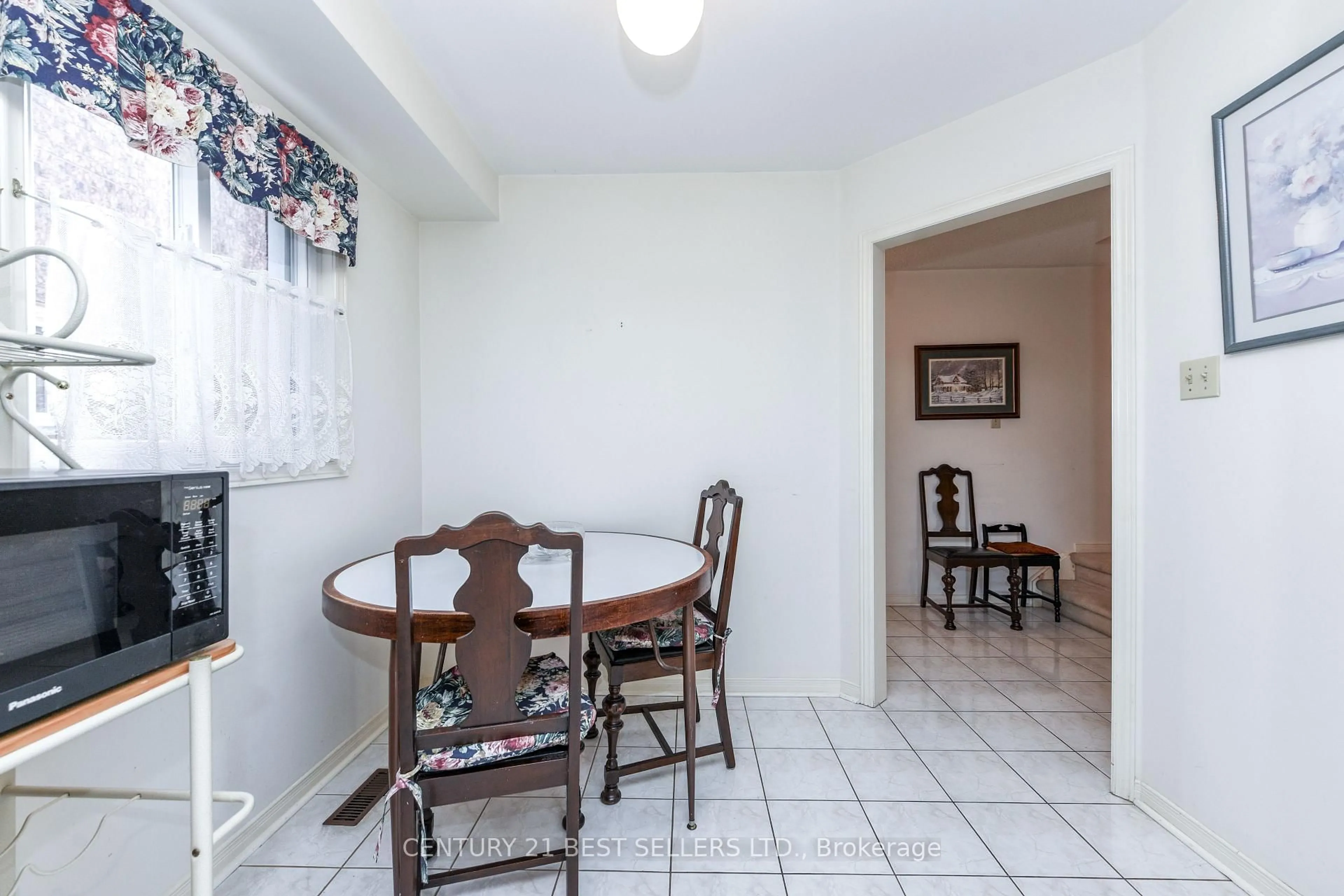 Dining room, ceramic/tile floor for 5439 Antrex Cres, Mississauga Ontario L4Z 3T7