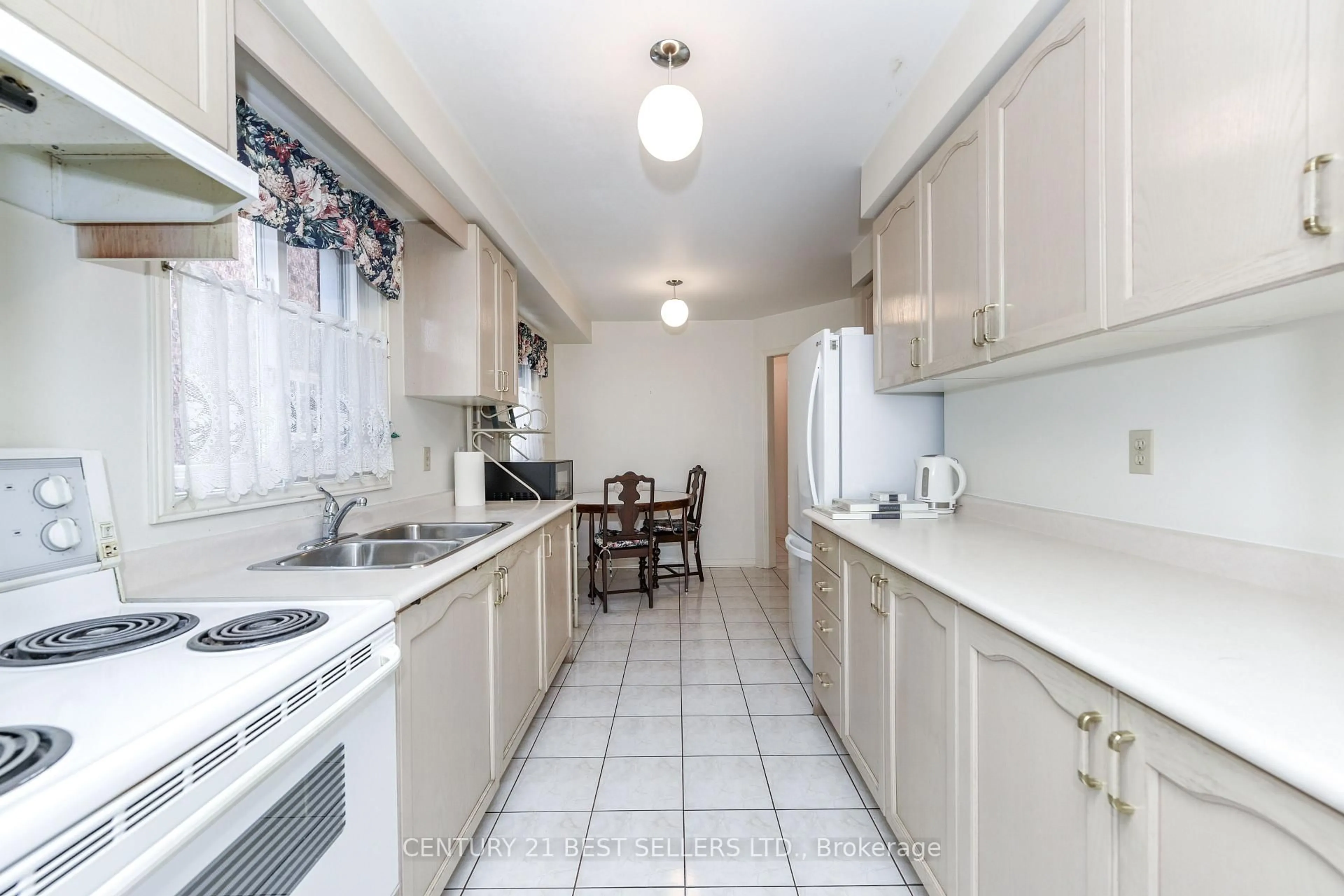 Standard kitchen, unknown for 5439 Antrex Cres, Mississauga Ontario L4Z 3T7