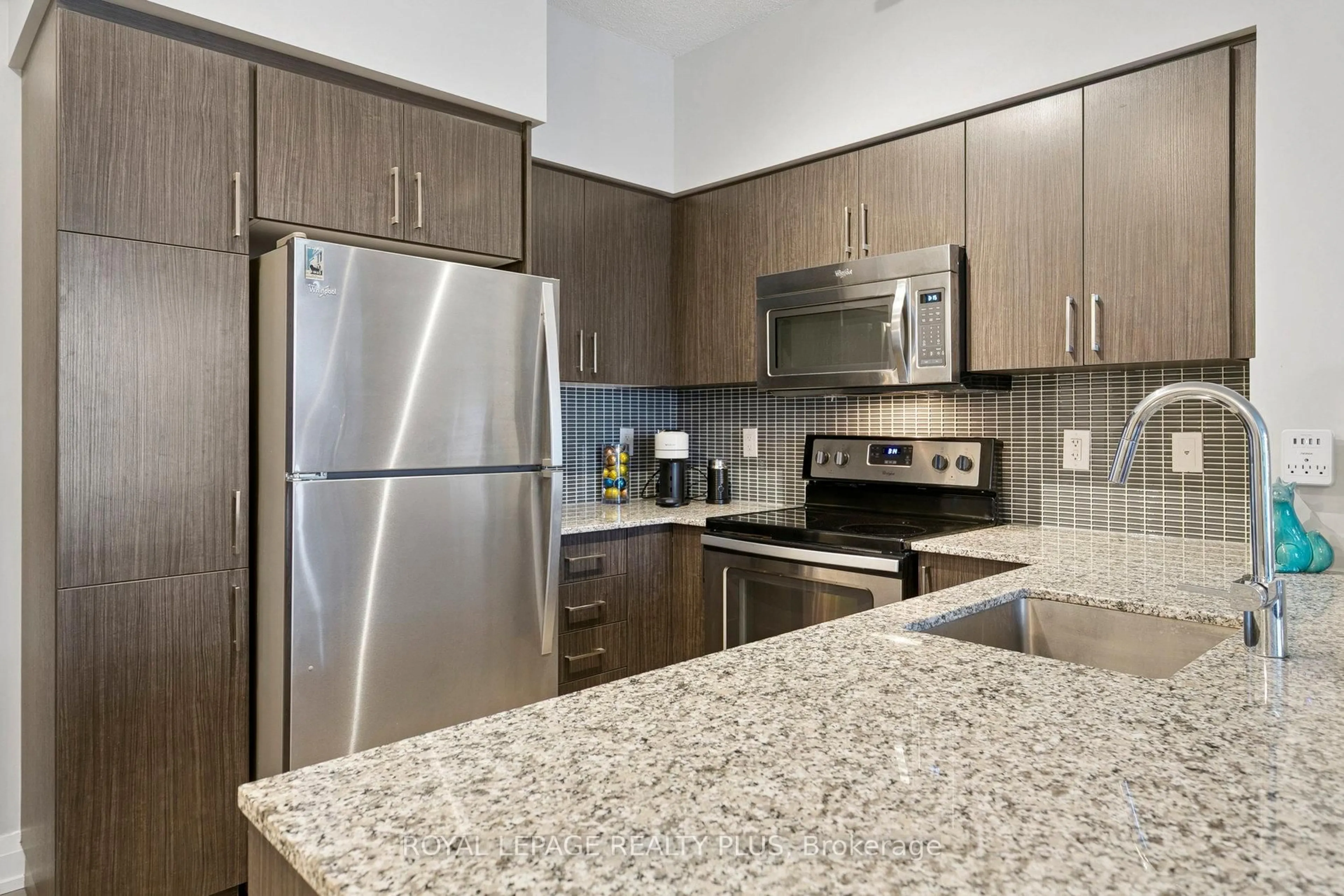 Standard kitchen, unknown for 65 Speers Rd #406, Oakville Ontario L6K 0J1