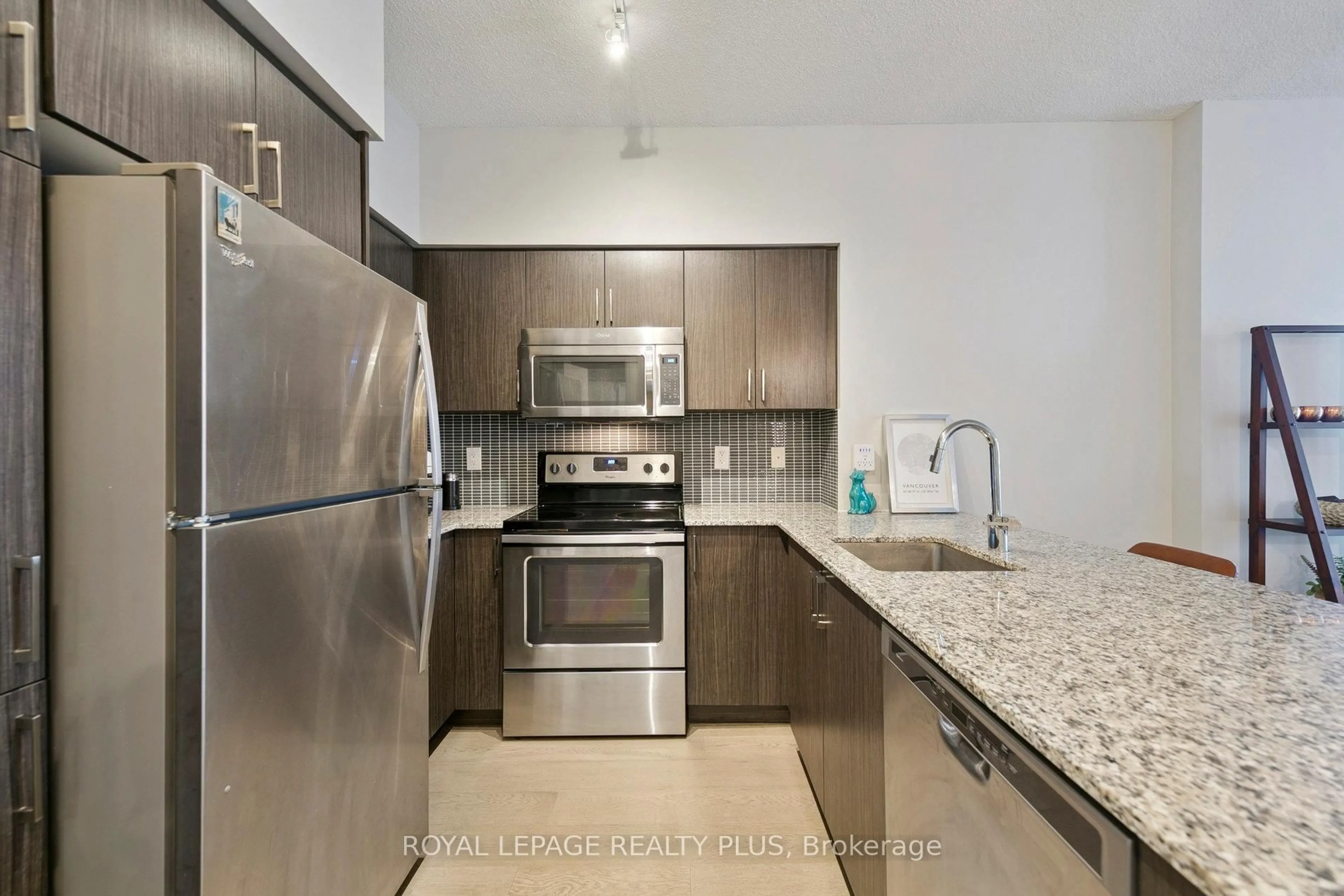 Standard kitchen, unknown for 65 Speers Rd #406, Oakville Ontario L6K 0J1