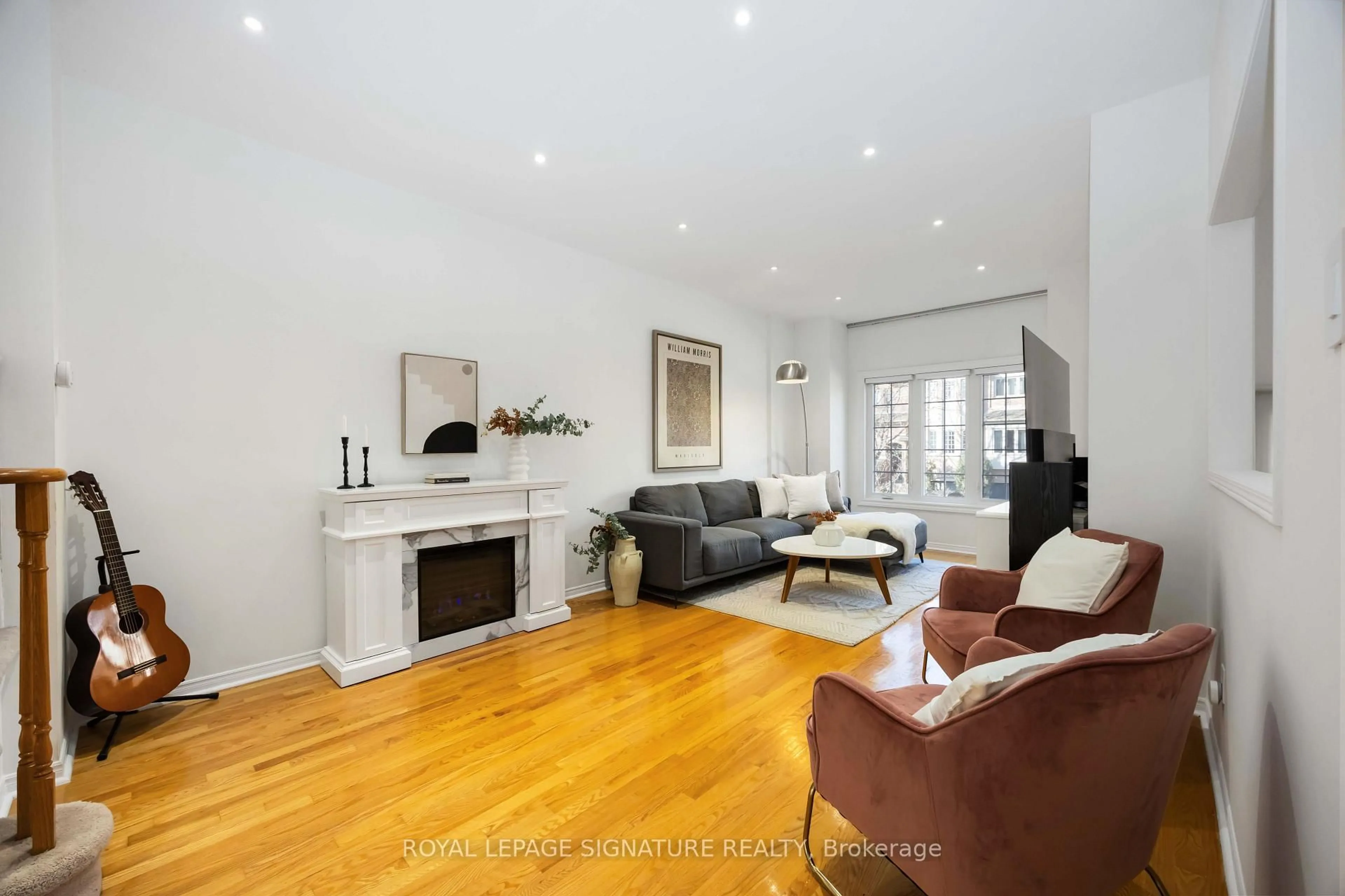 Living room with furniture, unknown for 9 Harbourview Cres, Toronto Ontario M8V 4A6