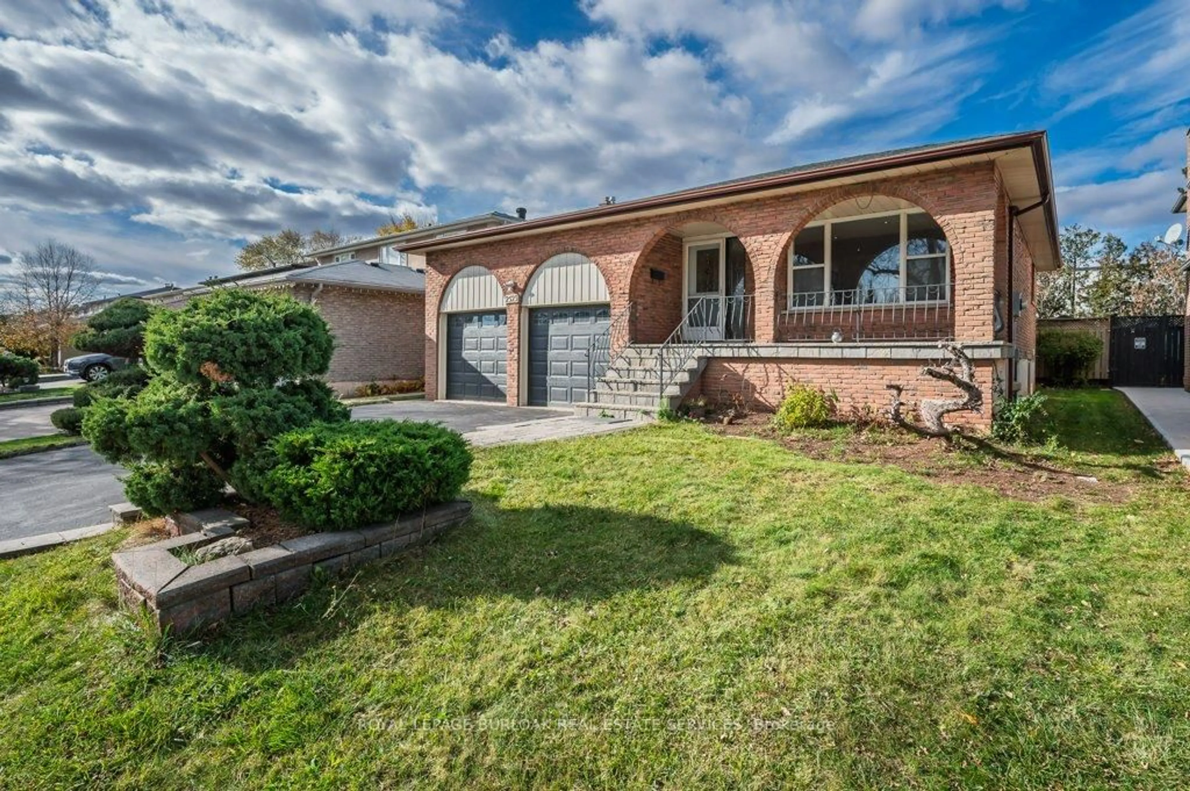 Home with brick exterior material, street for 2523 Waterford St, Oakville Ontario L6L 5E5