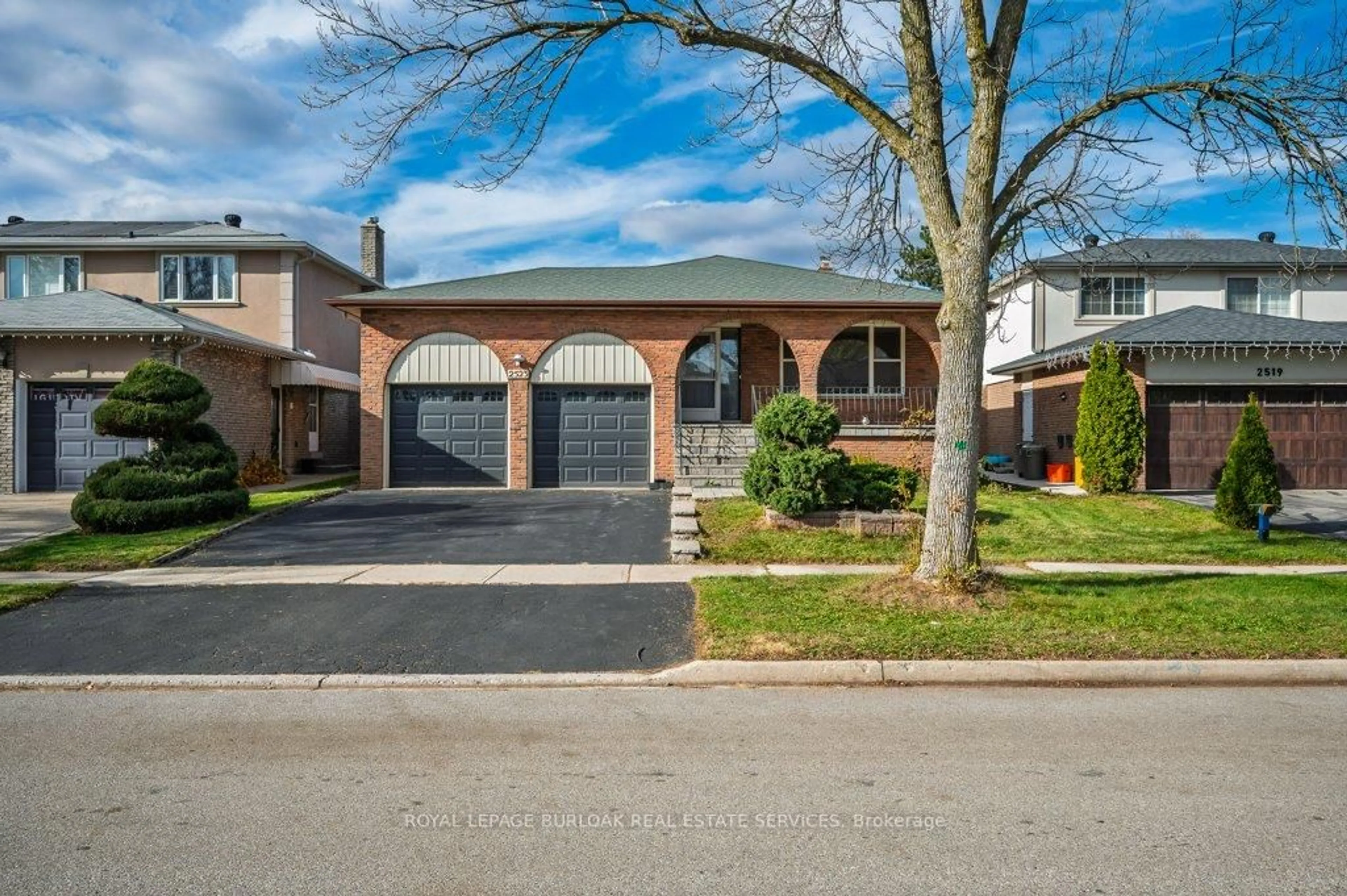 Home with brick exterior material, street for 2523 Waterford St, Oakville Ontario L6L 5E5