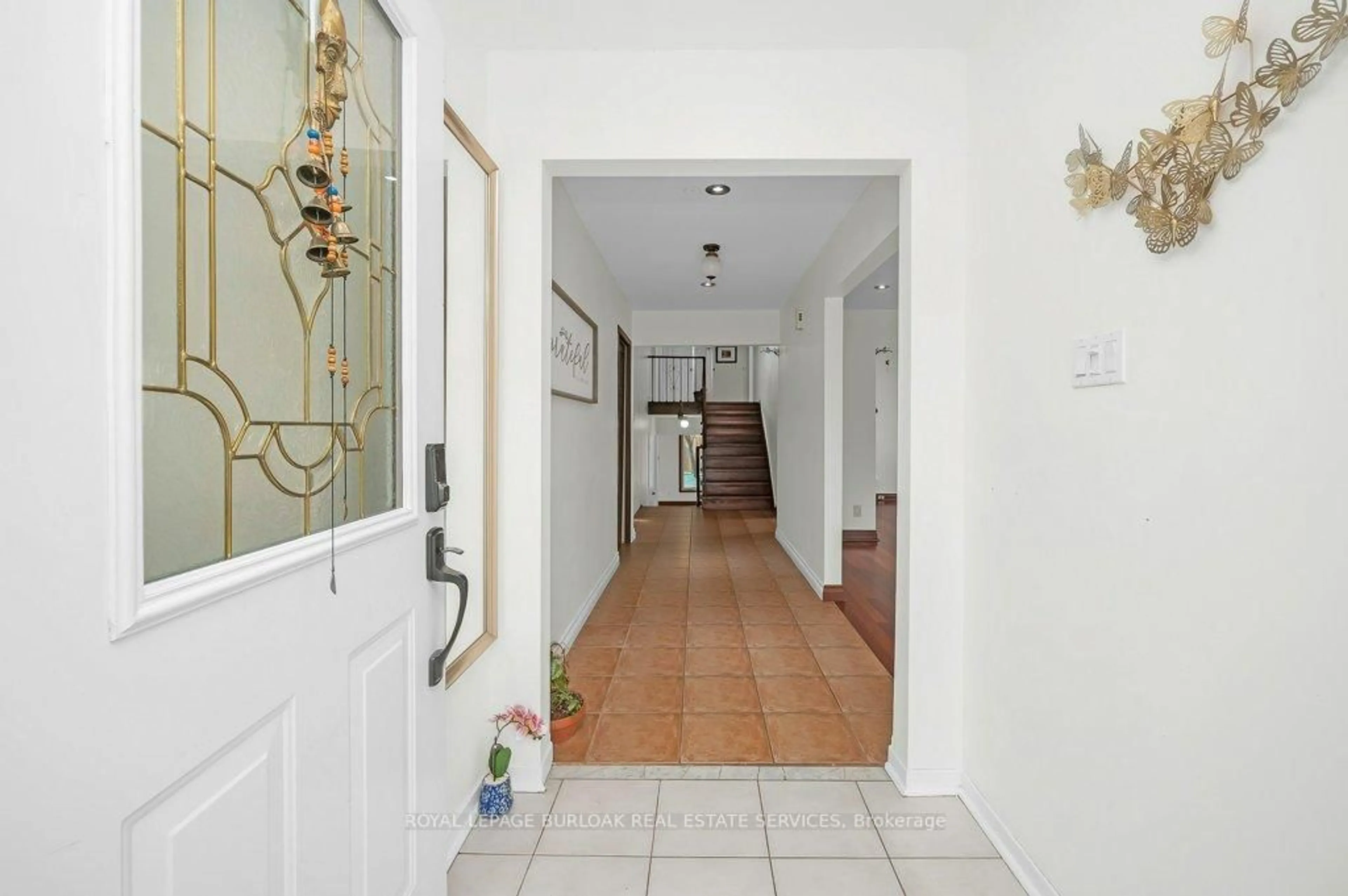 Indoor foyer for 2523 Waterford St, Oakville Ontario L6L 5E5