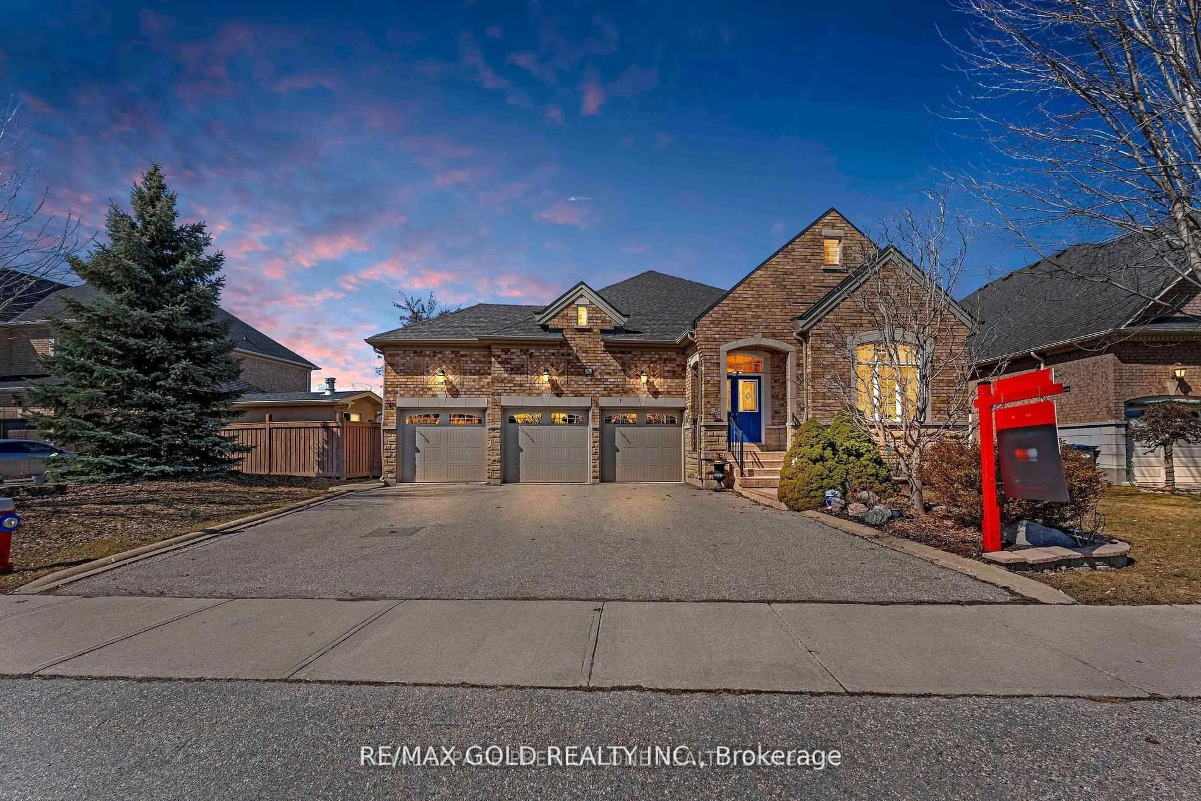 A pic from outside/outdoor area/front of a property/back of a property/a pic from drone, street for 71 Louvain Dr, Brampton Ontario L6P 1Y9