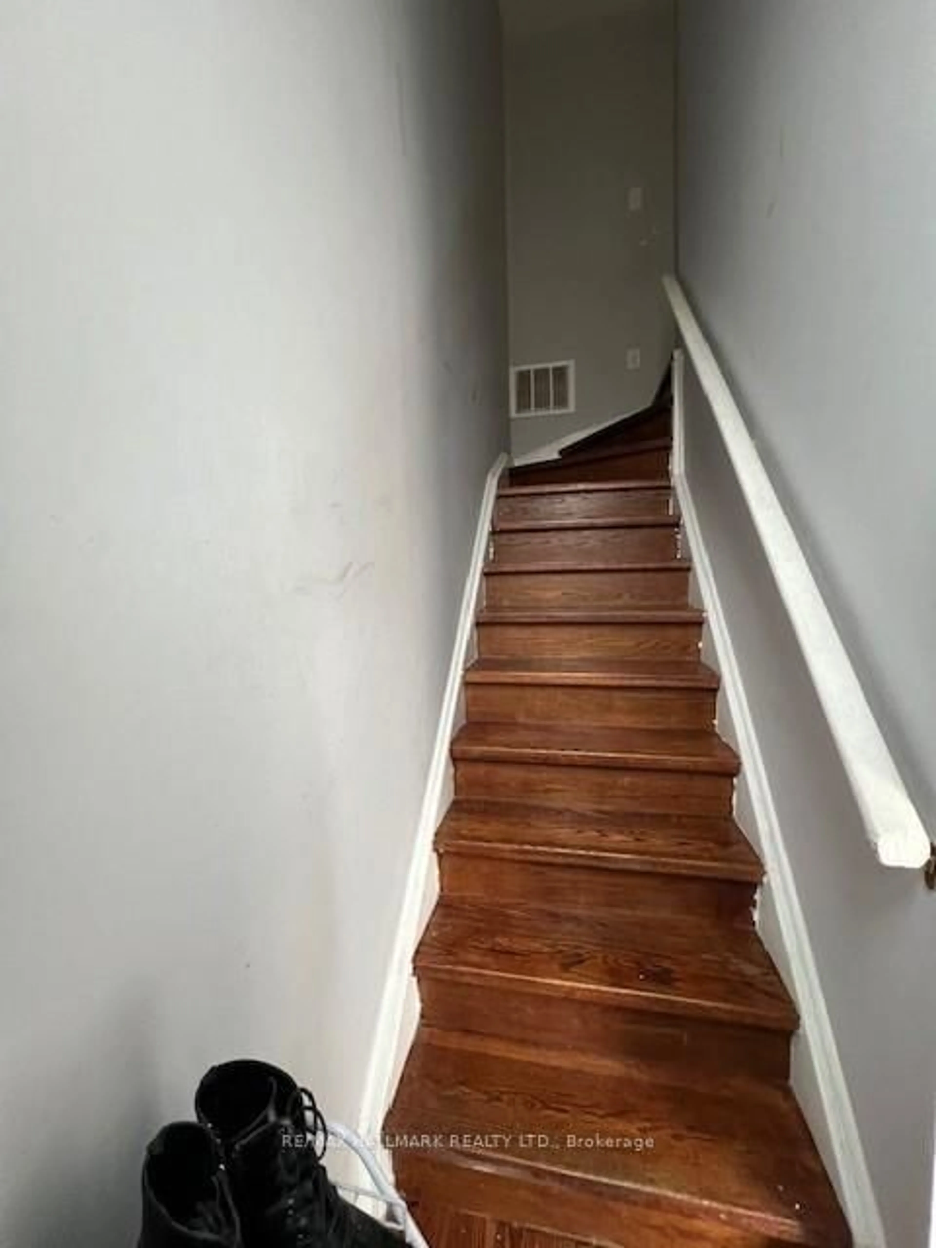Stairs for 28 Rexdale Blvd #16, Toronto Ontario M9W 5Z2
