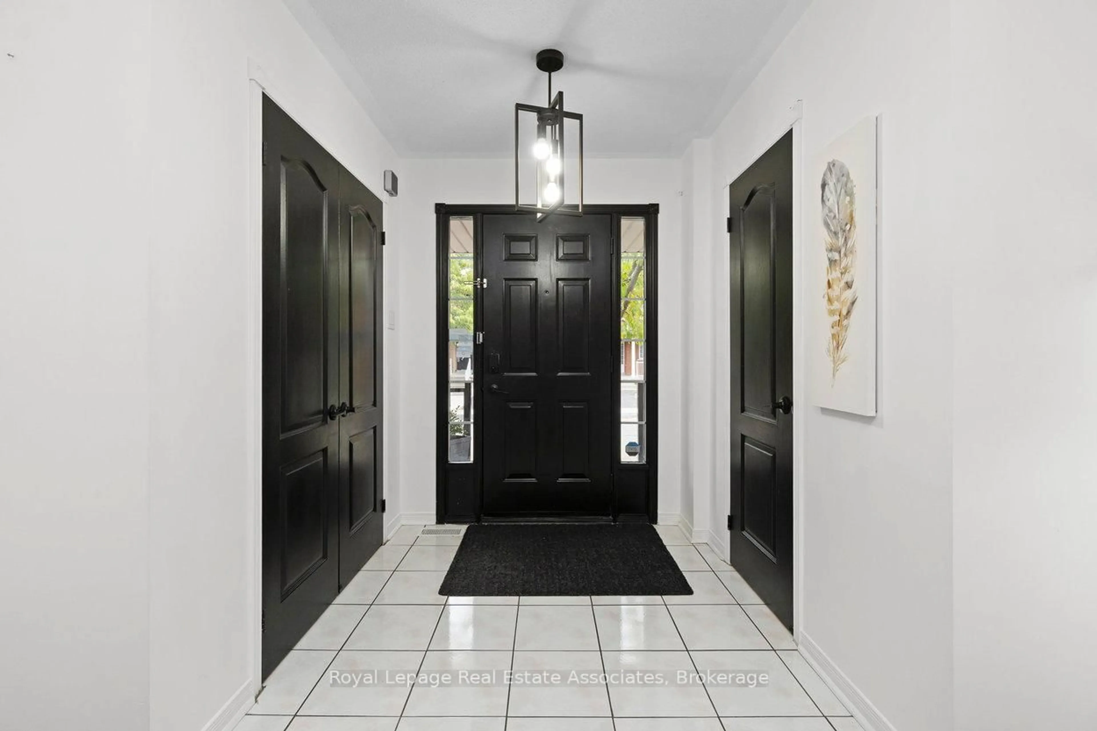 Indoor entryway for 11 Redfinch Way, Brampton Ontario L7A 2B2