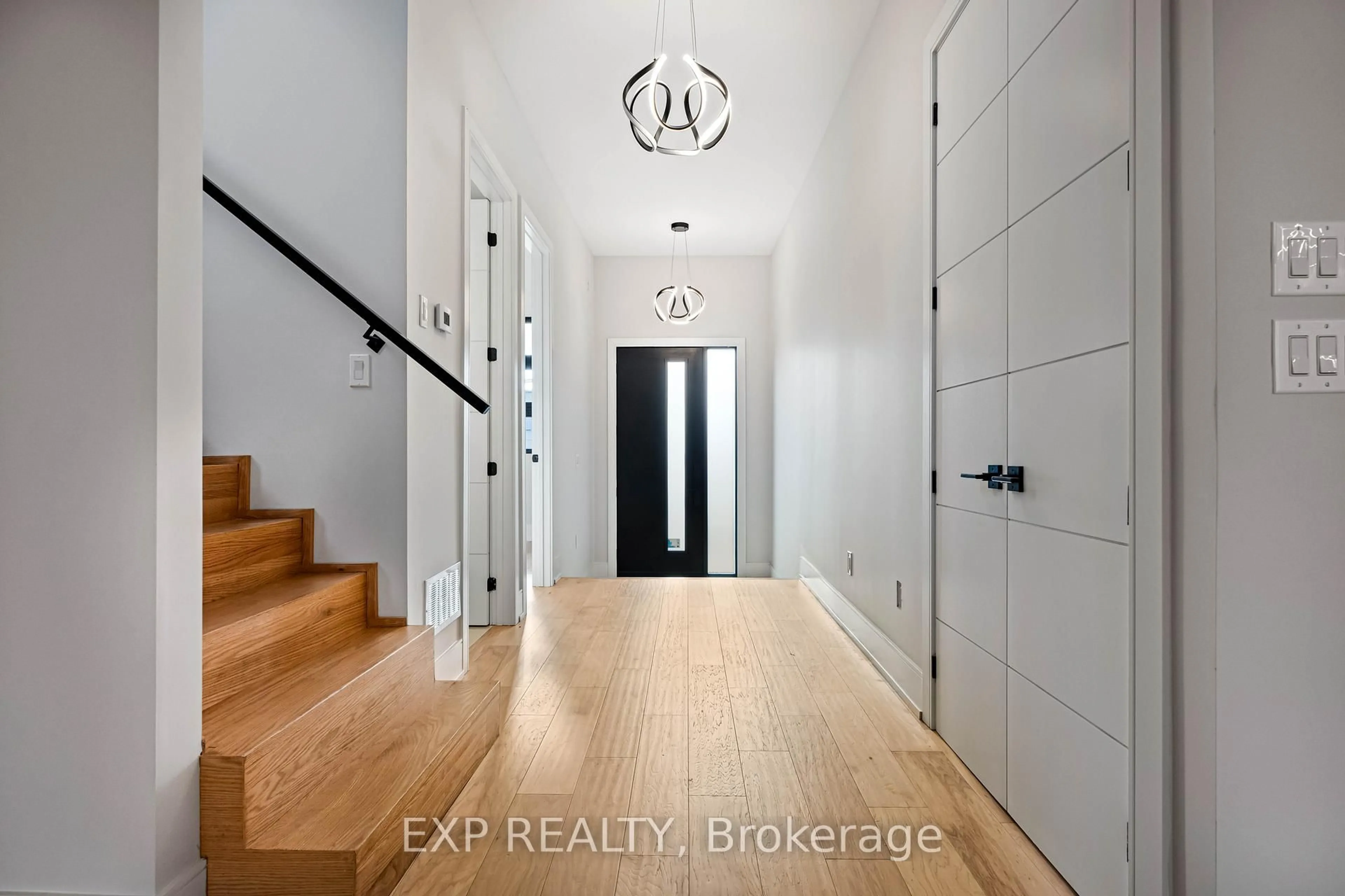 Indoor entryway for 14 Walsh Ave, Toronto Ontario M9M 1B6