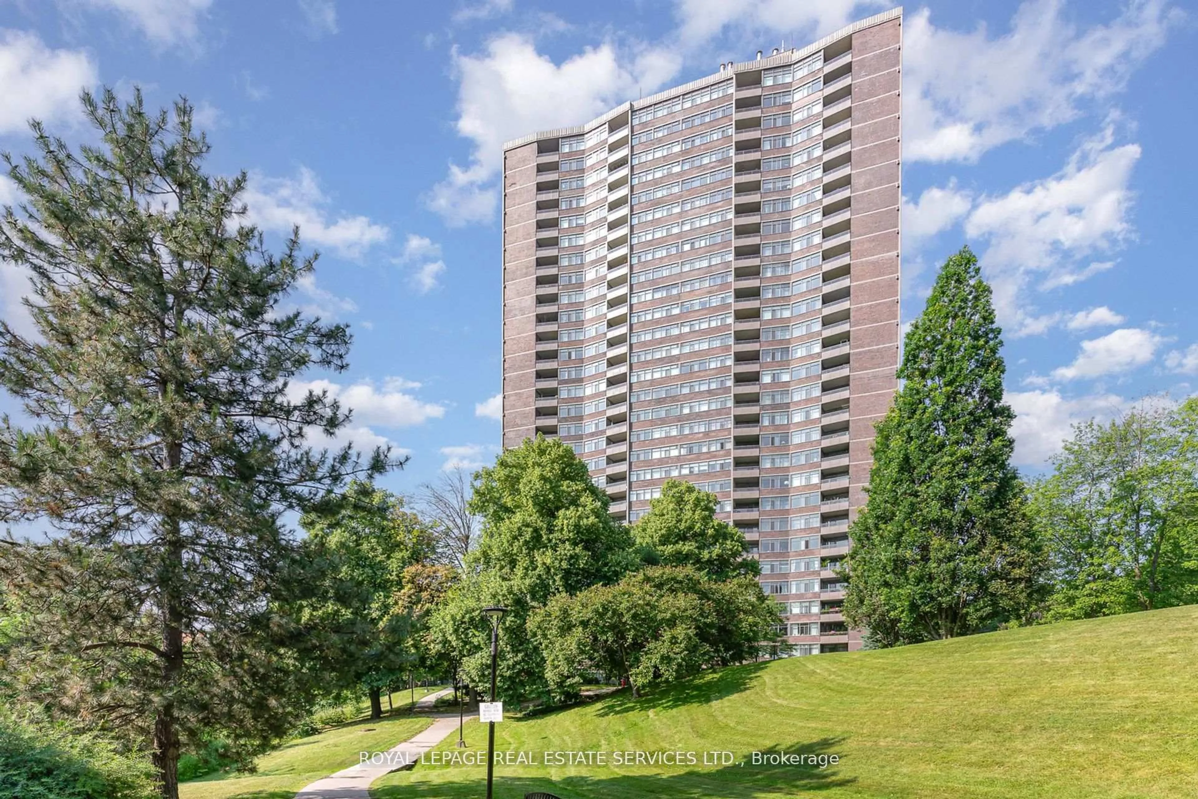 A pic from outside/outdoor area/front of a property/back of a property/a pic from drone, unknown for 3100 Kirwin Ave #2905, Mississauga Ontario L5A 3S6