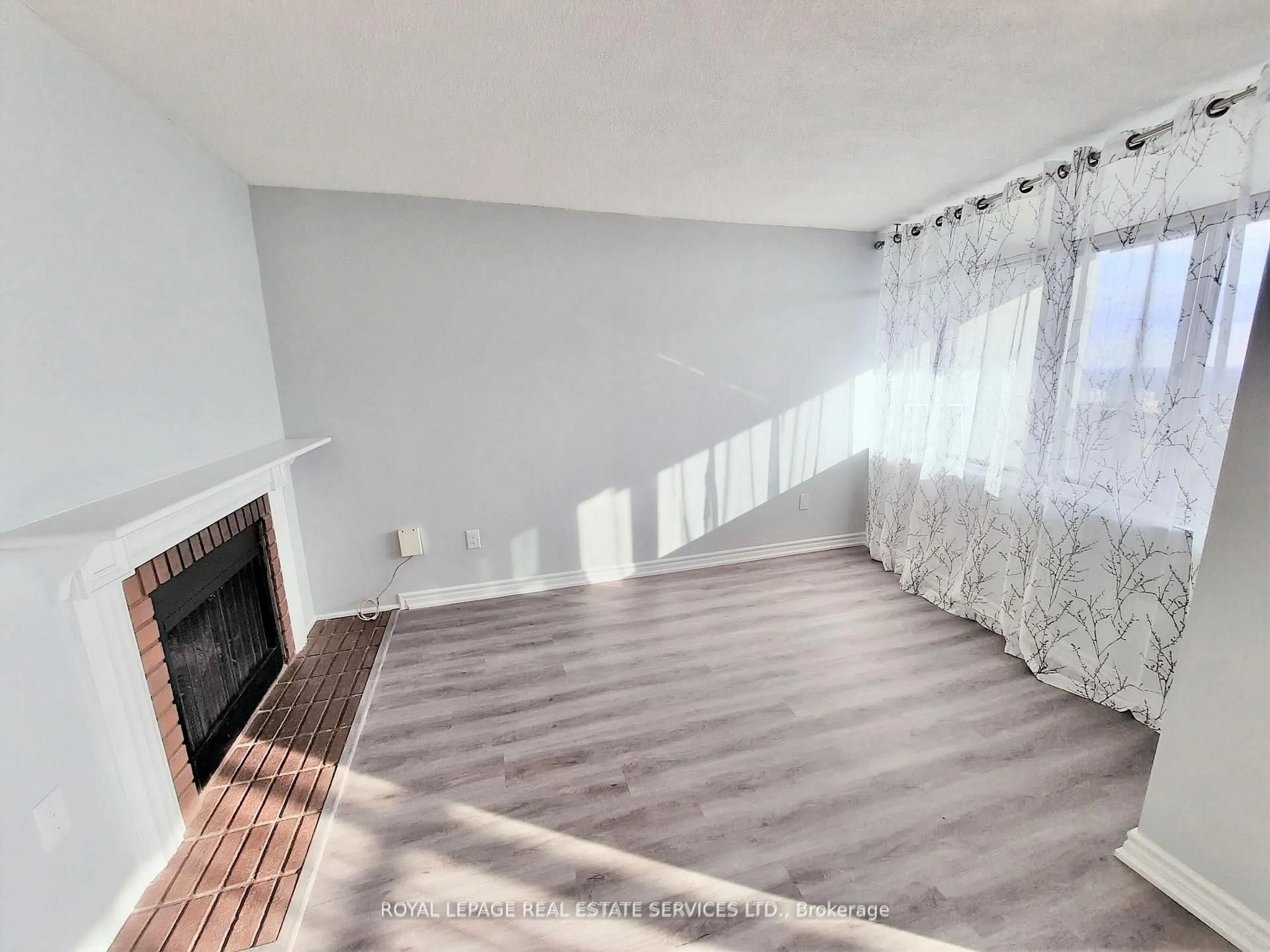 A pic of a room for 3100 Kirwin Ave #2905, Mississauga Ontario L5A 3S6