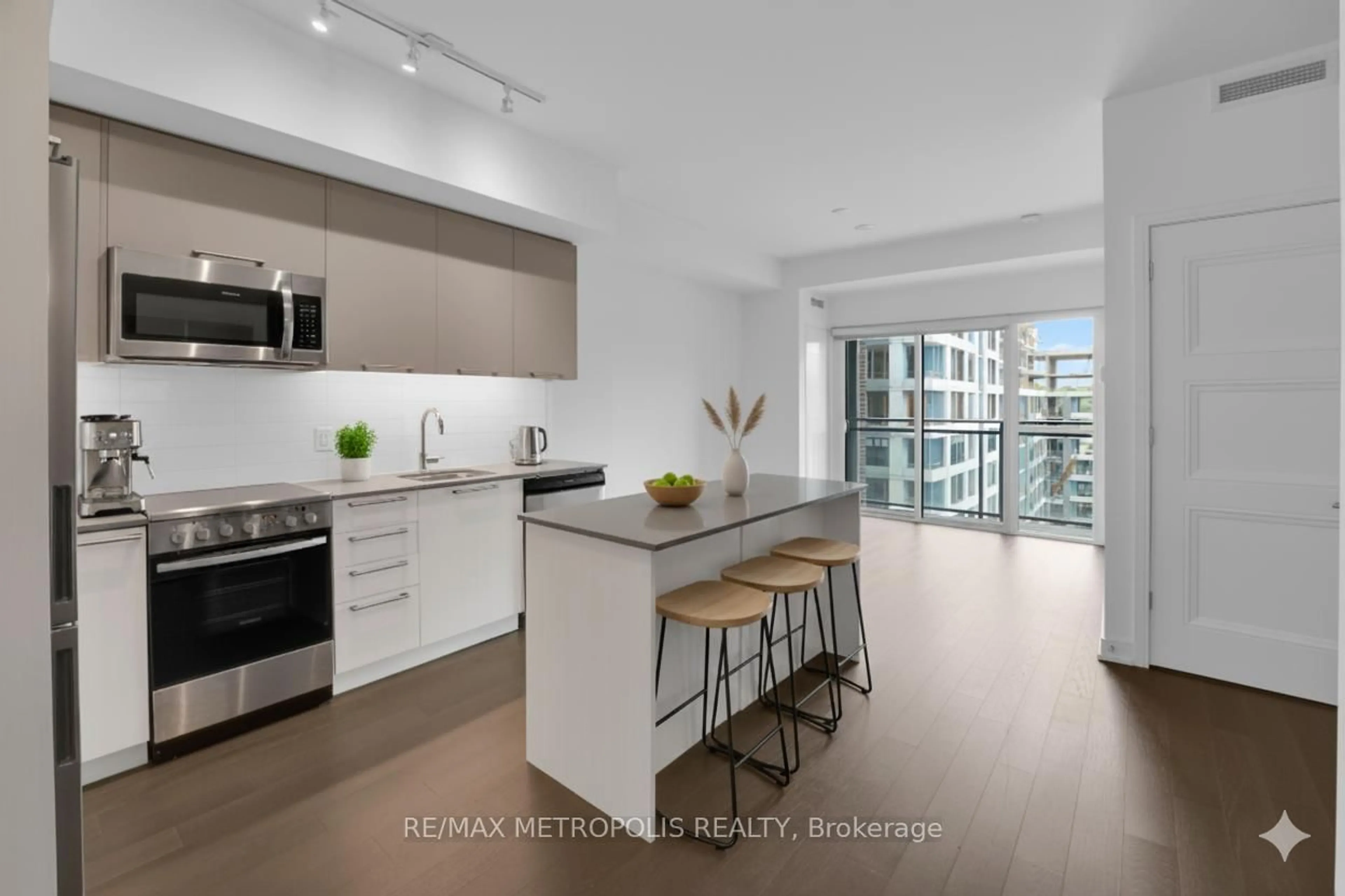 Open concept kitchen, unknown for 25 Neighbourhood Lane #602, Toronto Ontario M8Y 0C3