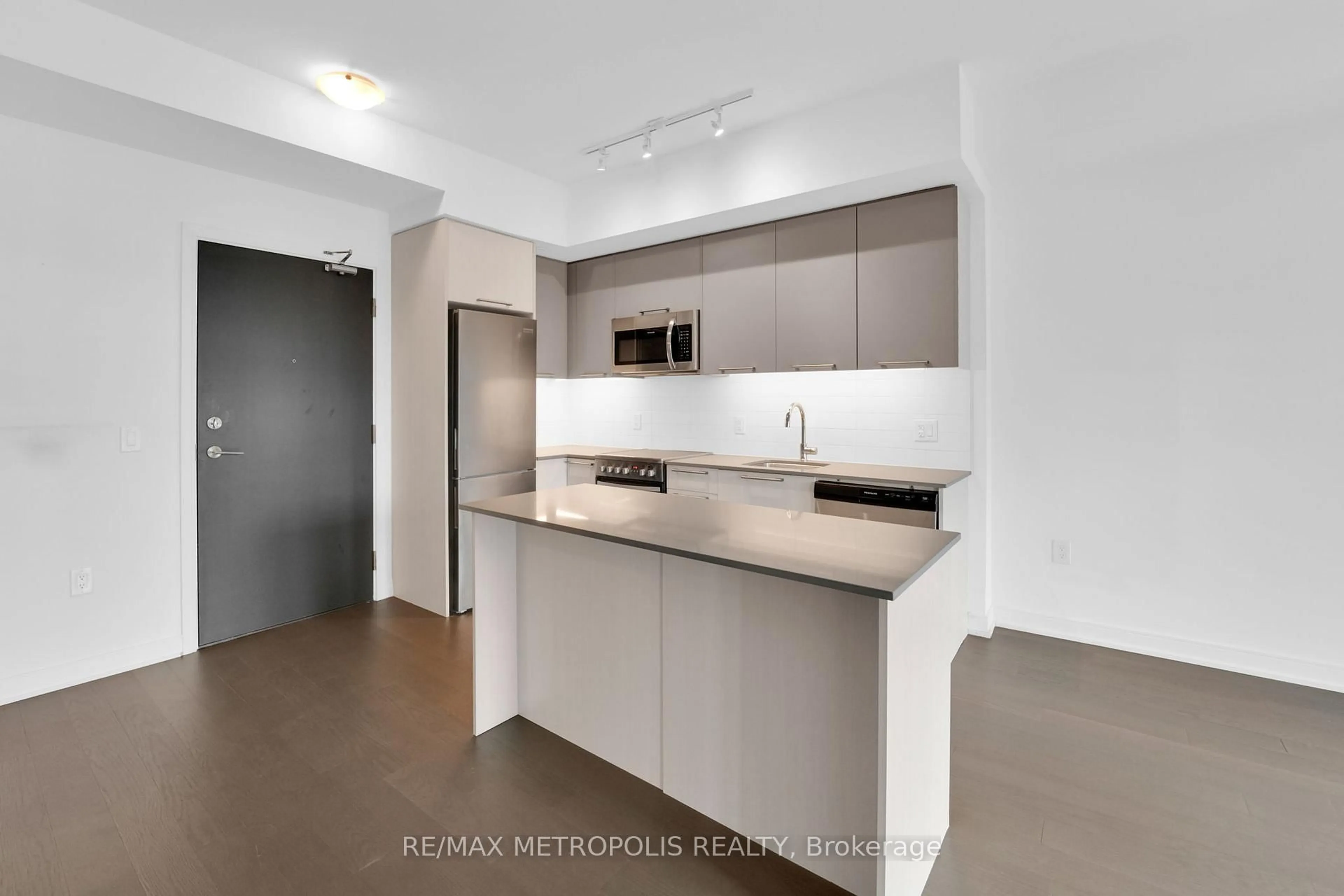 Standard kitchen, unknown for 25 Neighbourhood Lane #602, Toronto Ontario M8Y 0C3