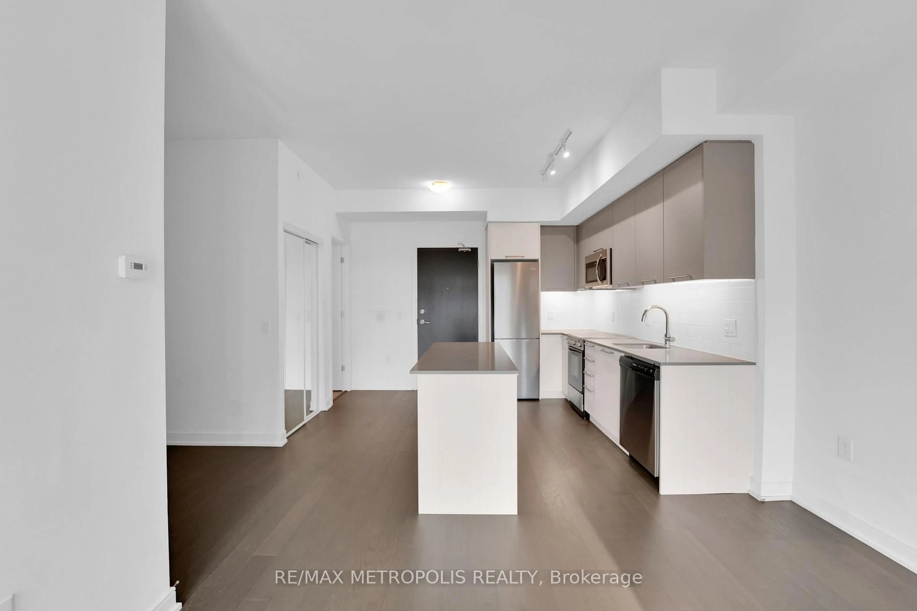 Standard kitchen, unknown for 25 Neighbourhood Lane #602, Toronto Ontario M8Y 0C3