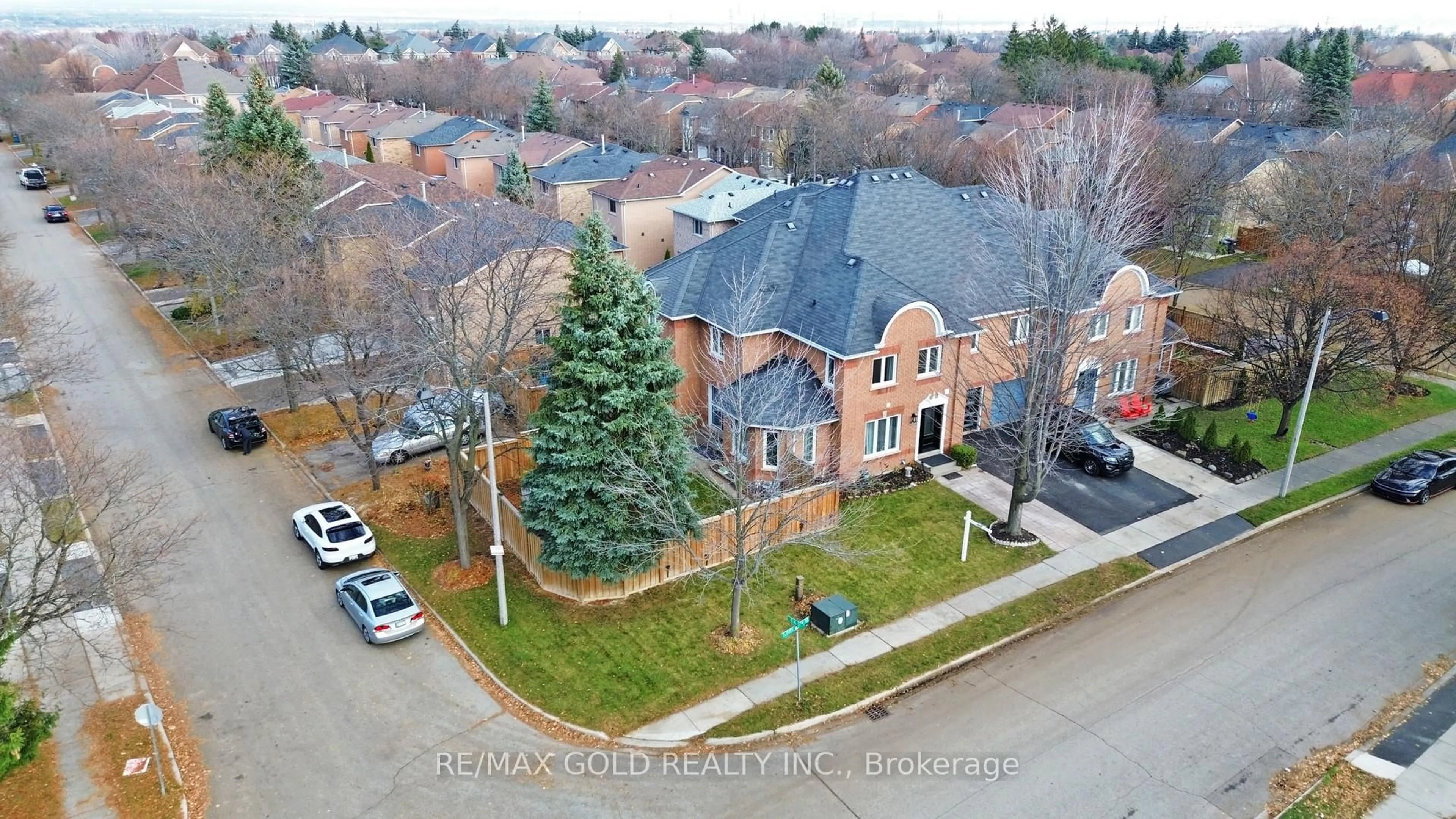 A pic from outside/outdoor area/front of a property/back of a property/a pic from drone, street for 20 Clover Bloom Rd, Brampton Ontario L6R 1R8