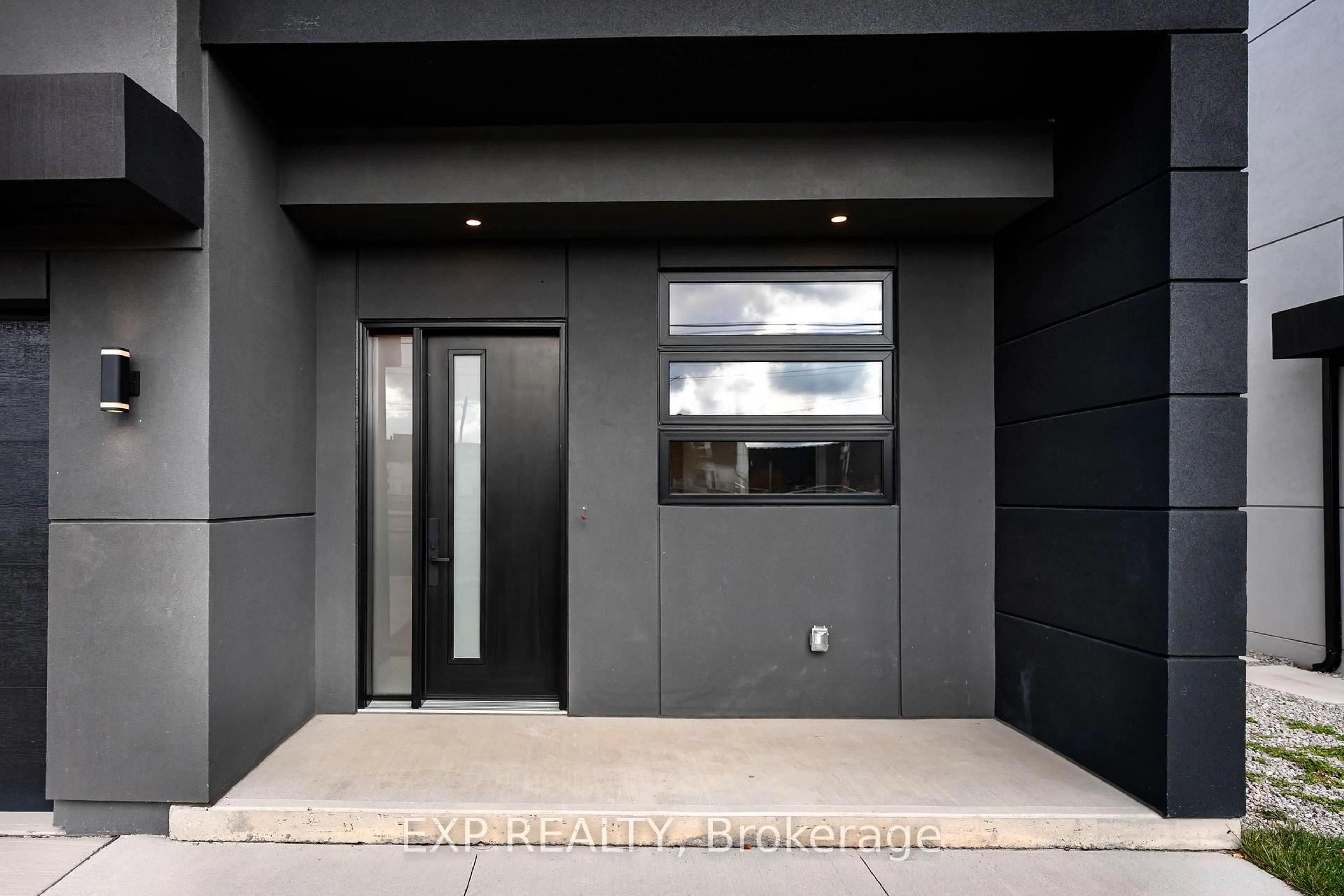 Indoor entryway for 16 Walsh Ave, Toronto Ontario M9M 1B6