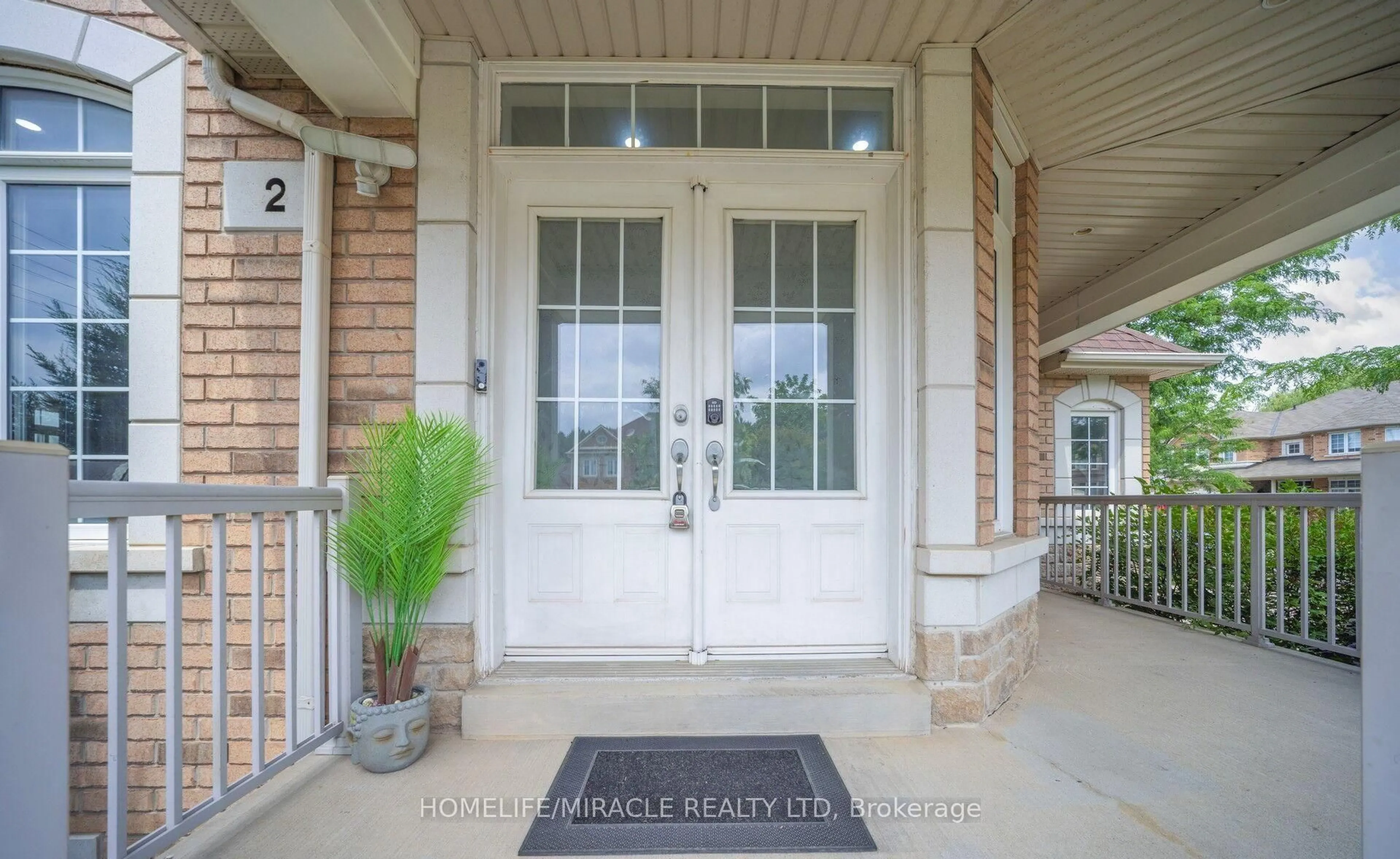 Indoor entryway for 2 Roycrest St, Brampton Ontario L6Z 4P5